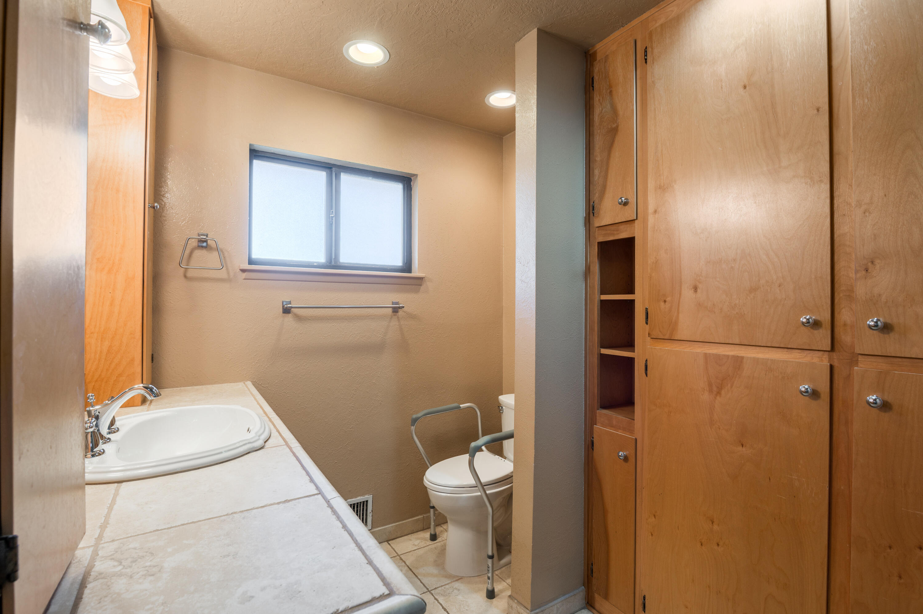 2912 MESILLA Street NE