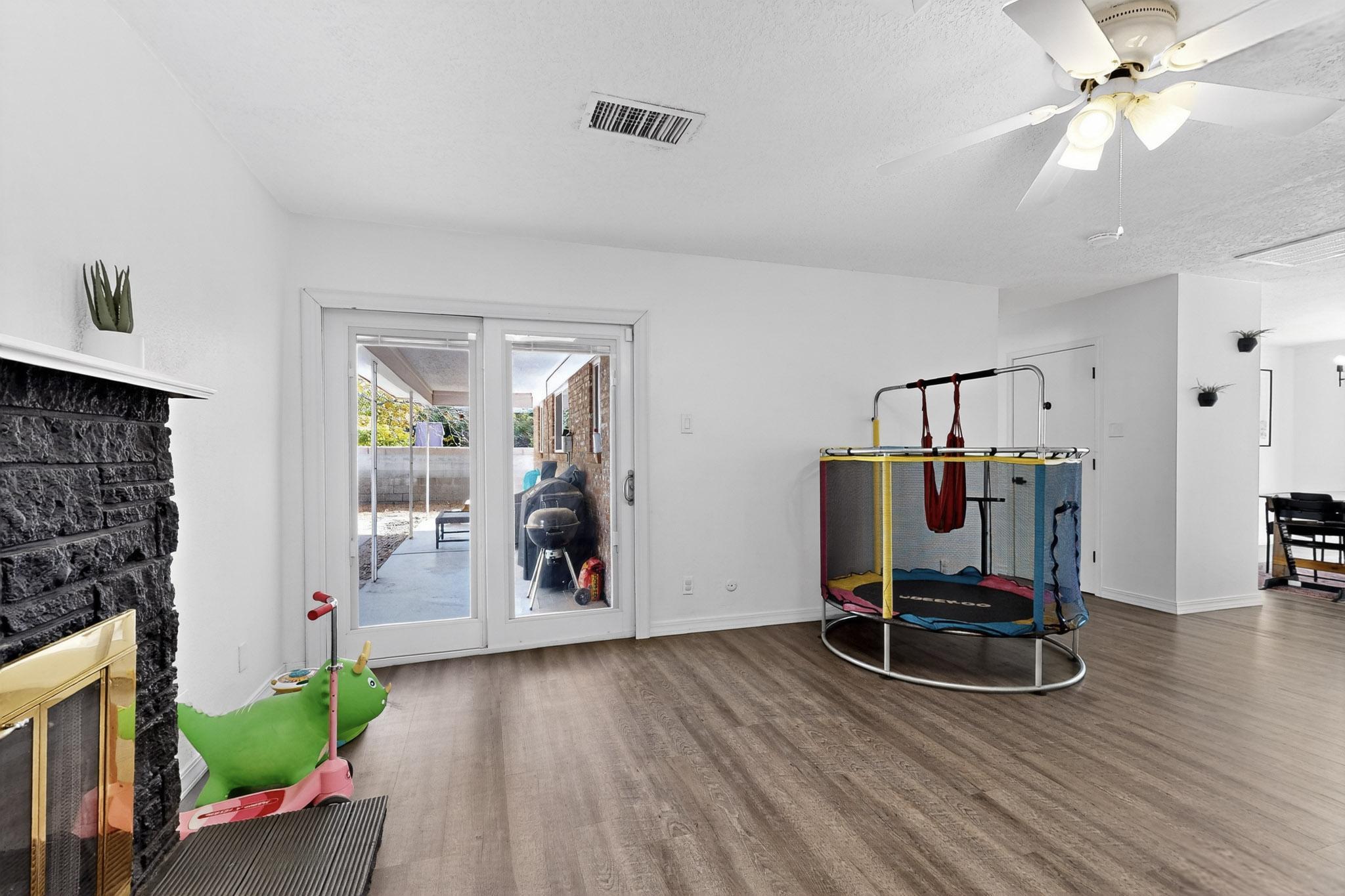 7613 Summer Avenue NE