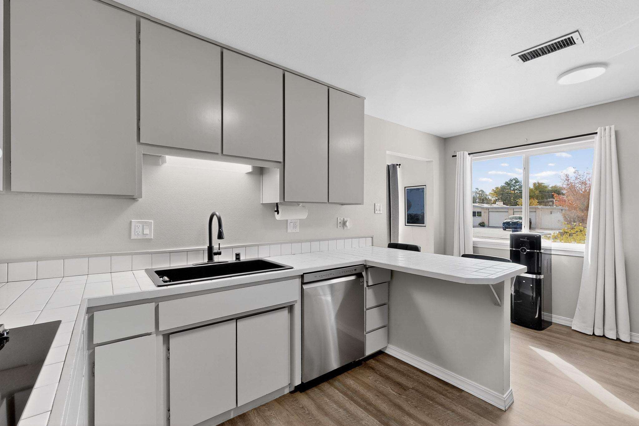 7613 Summer Avenue NE