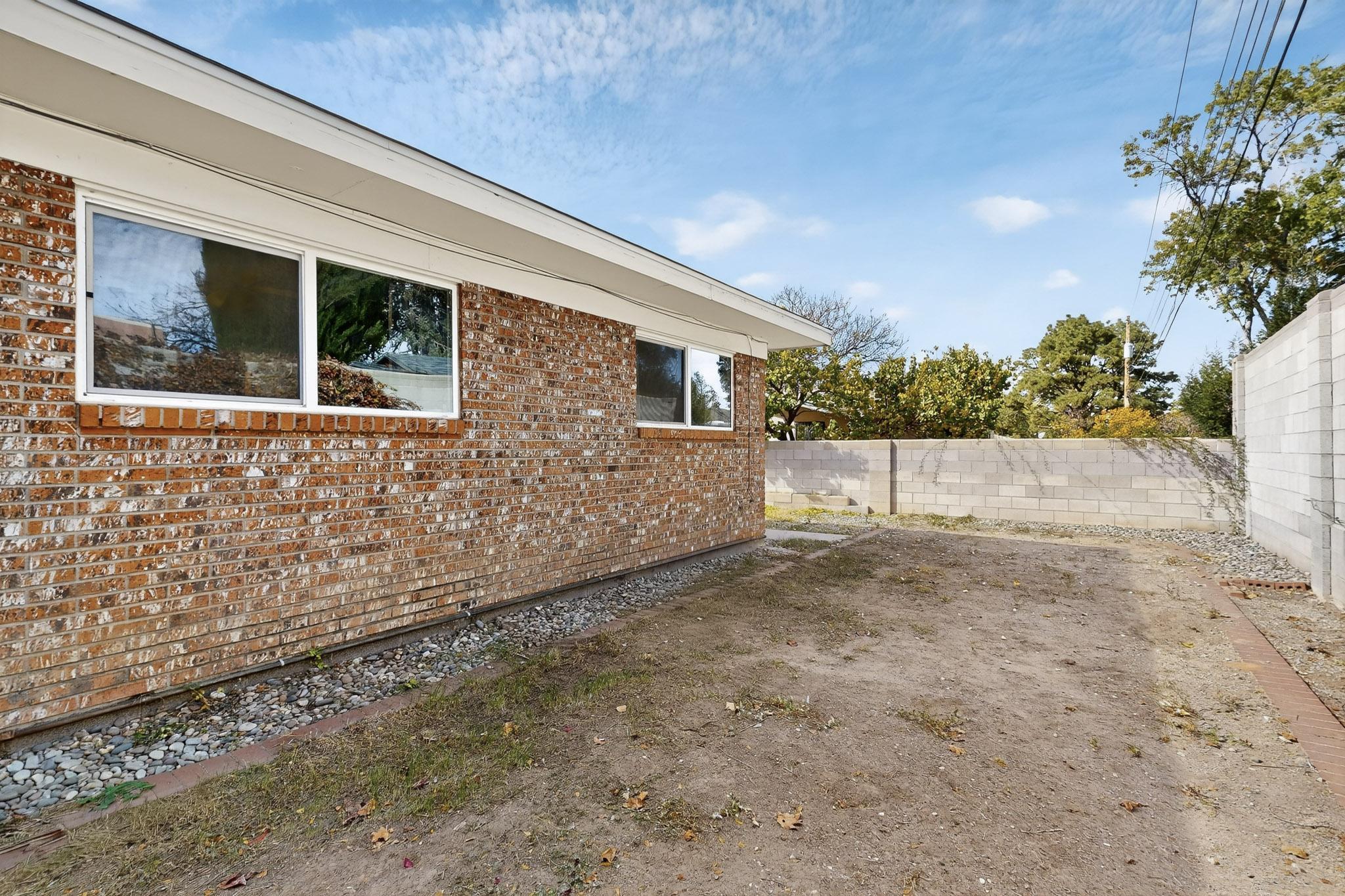 7613 Summer Avenue NE