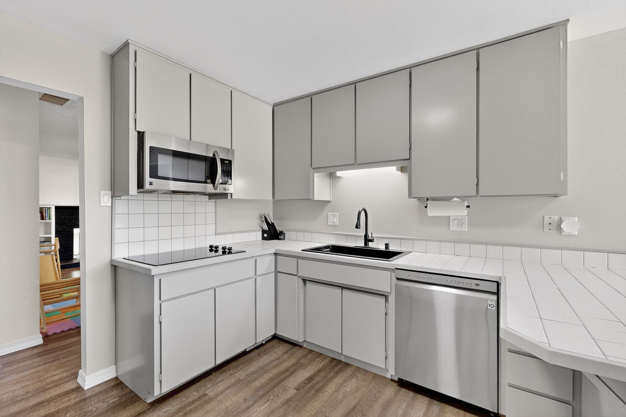 7613 Summer Avenue NE