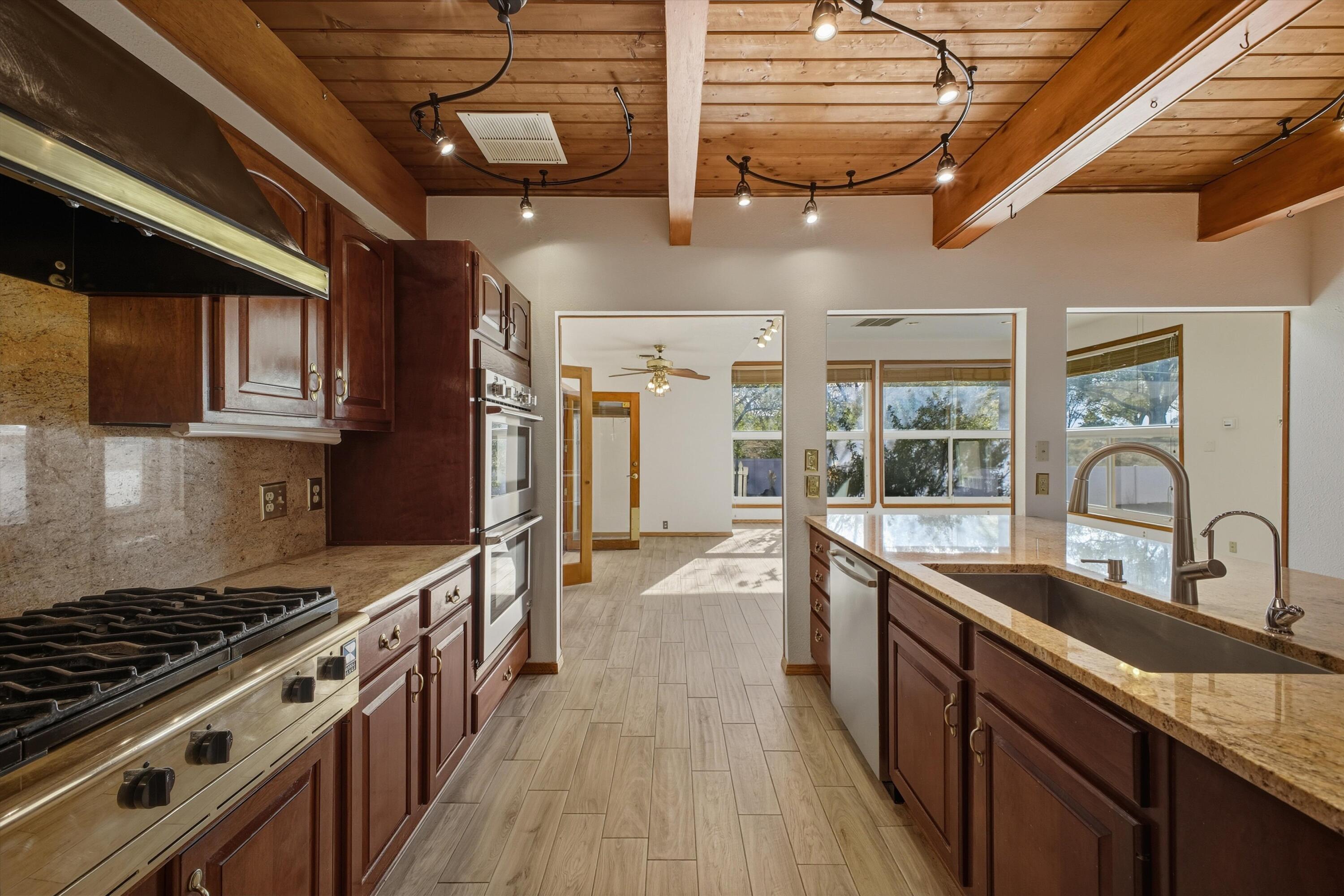 720 Lamp Post Circle SE