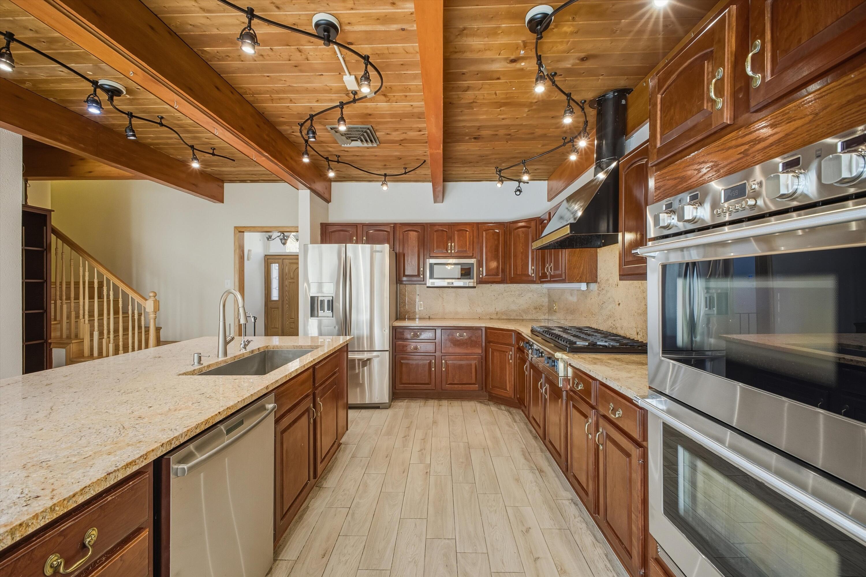 720 Lamp Post Circle SE