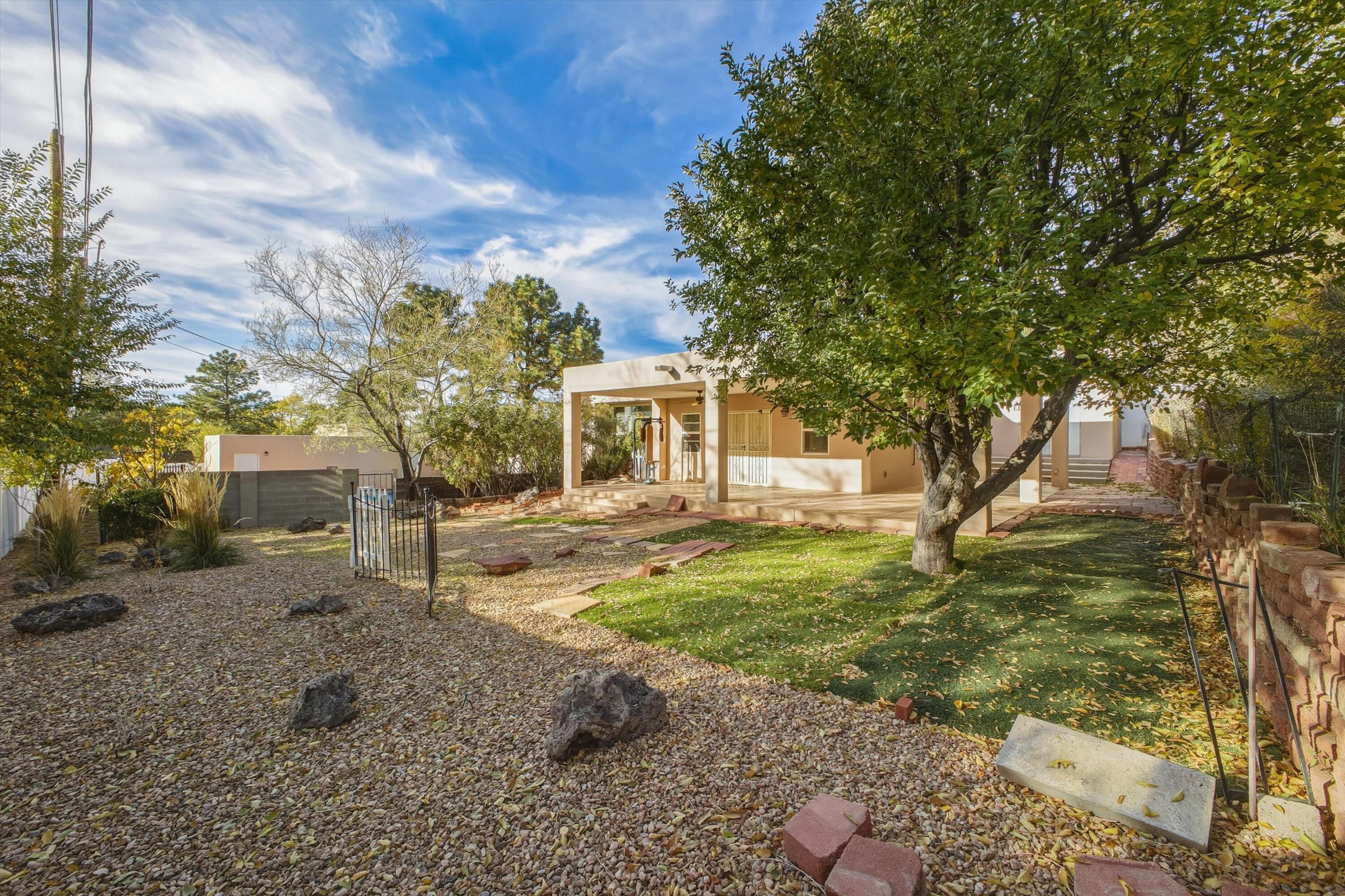 720 Lamp Post Circle SE