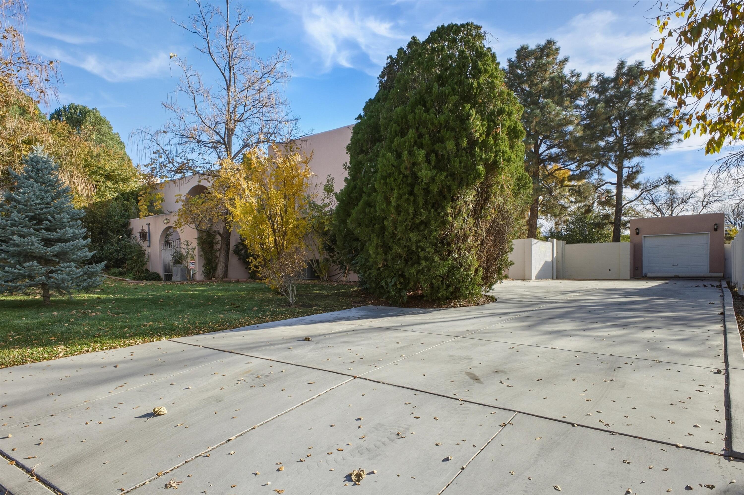 720 Lamp Post Circle SE