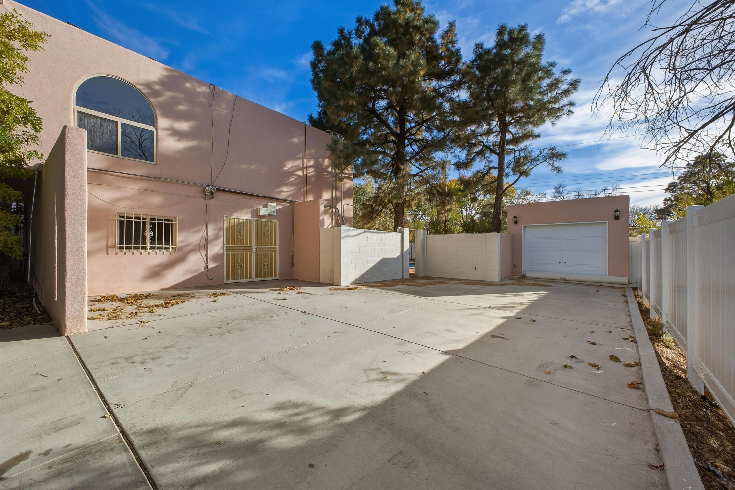 720 Lamp Post Circle SE