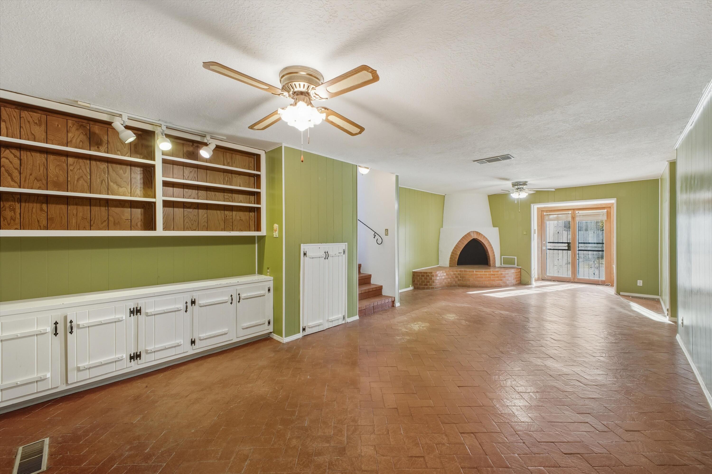 720 Lamp Post Circle SE