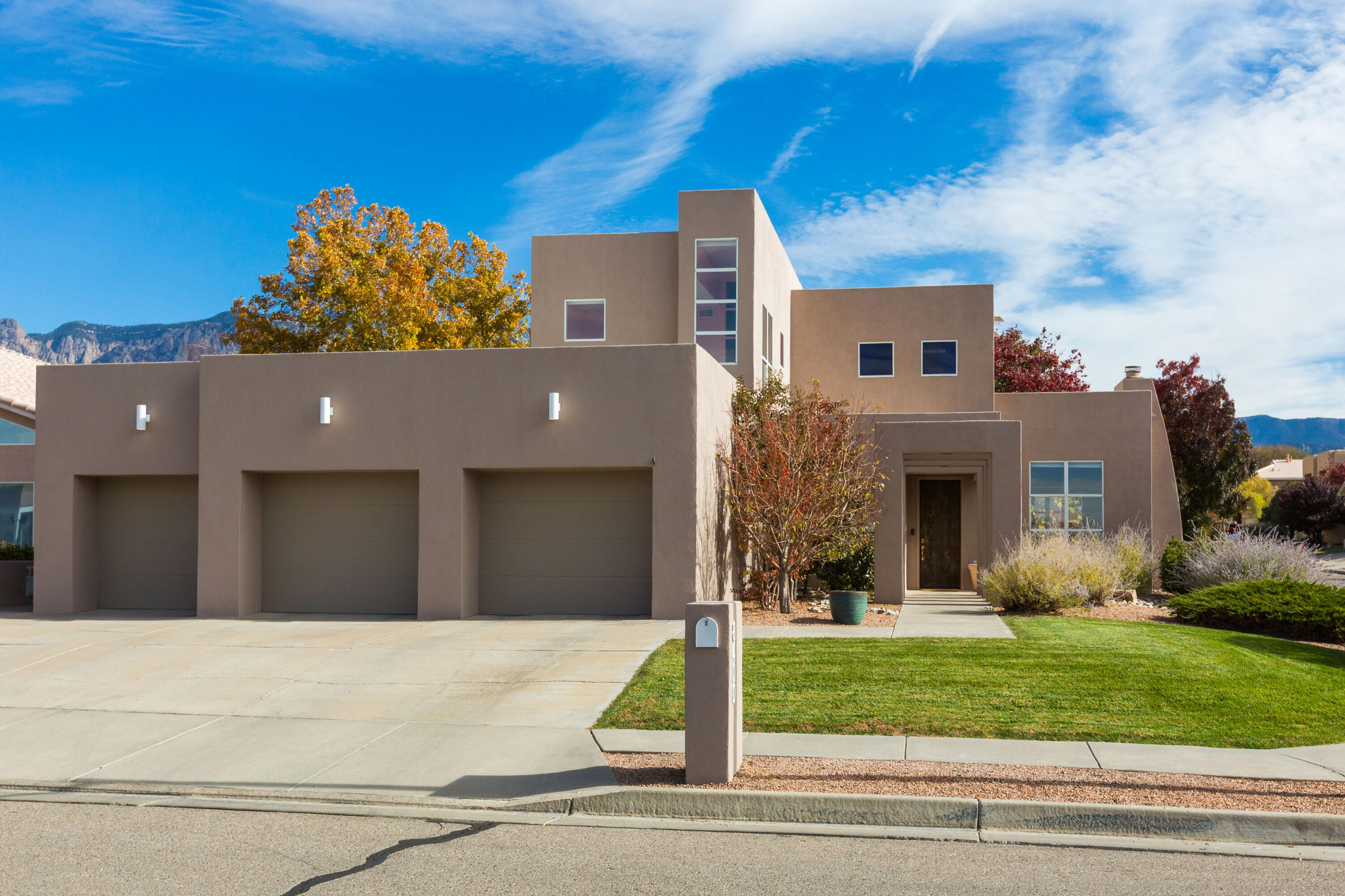 8400 Chateau Drive NE