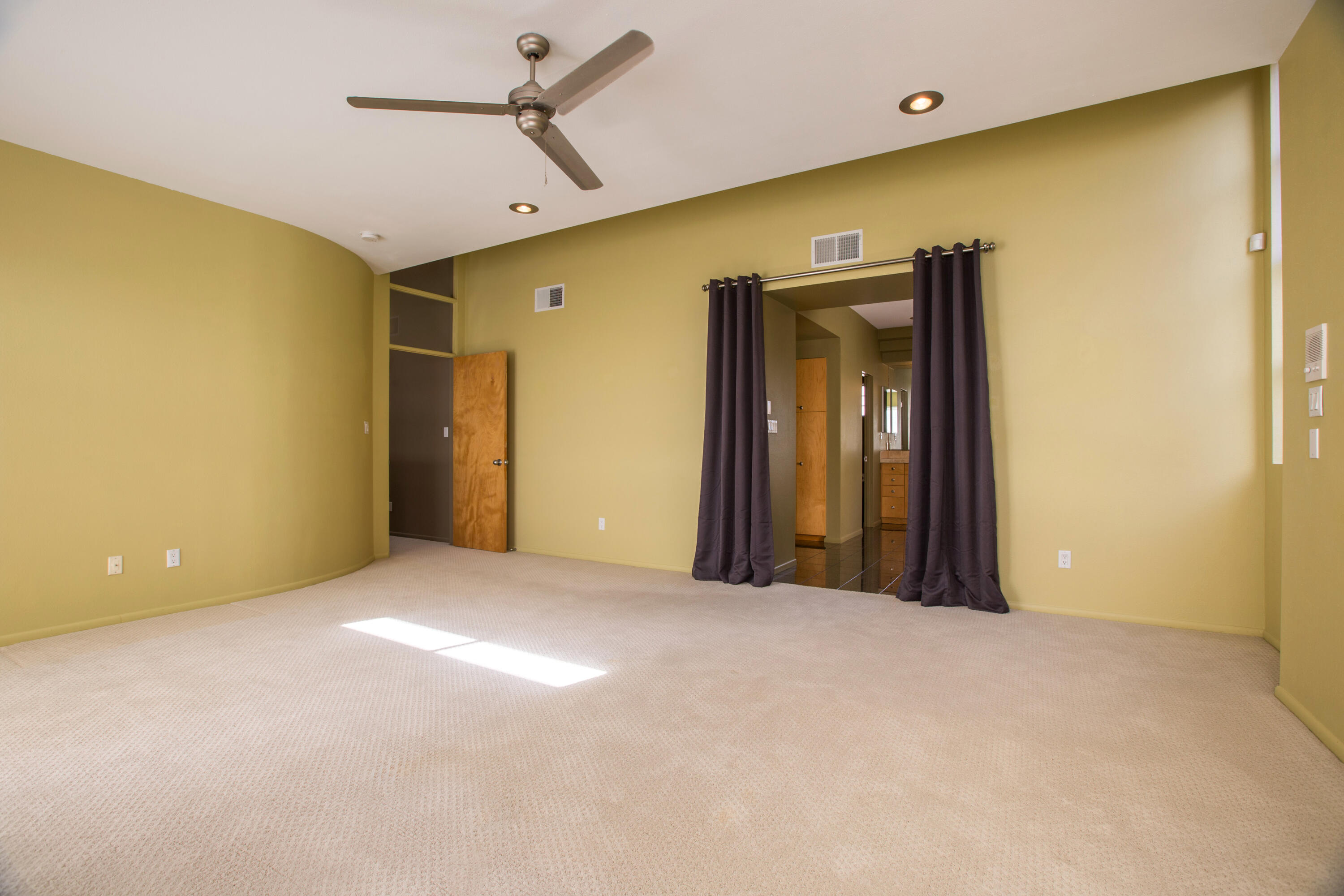 8400 Chateau Drive NE