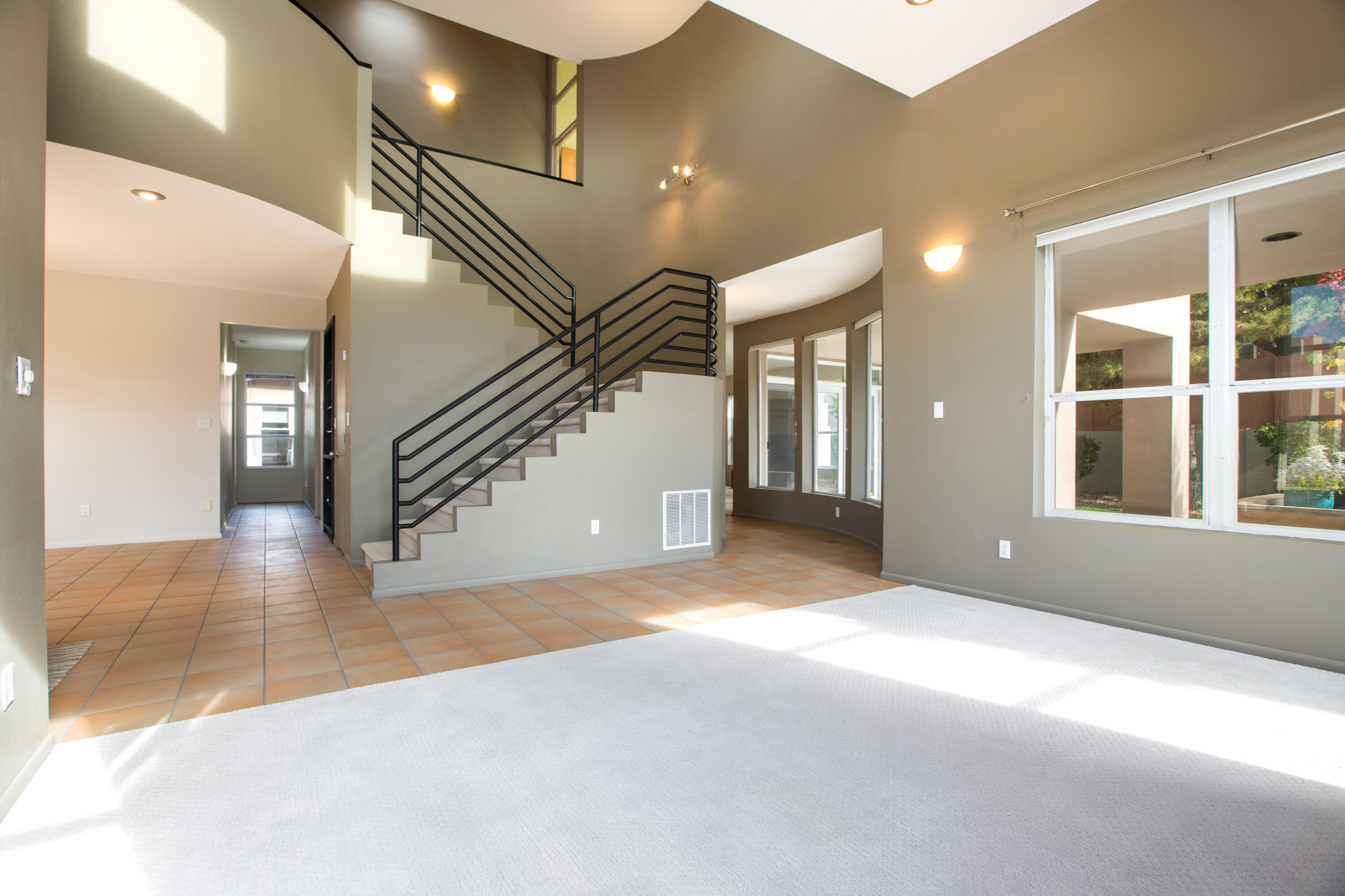 8400 Chateau Drive NE