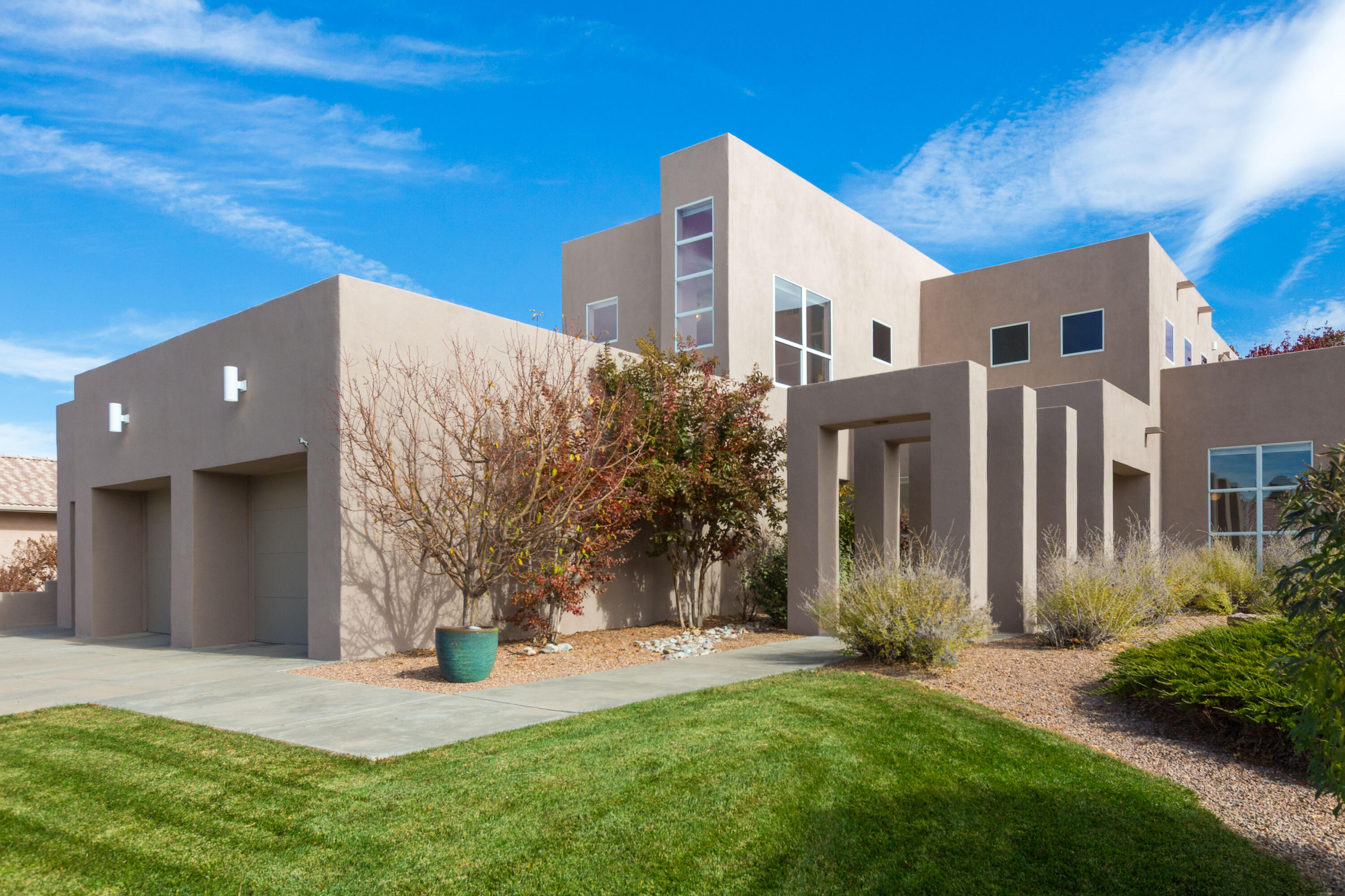 8400 Chateau Drive NE