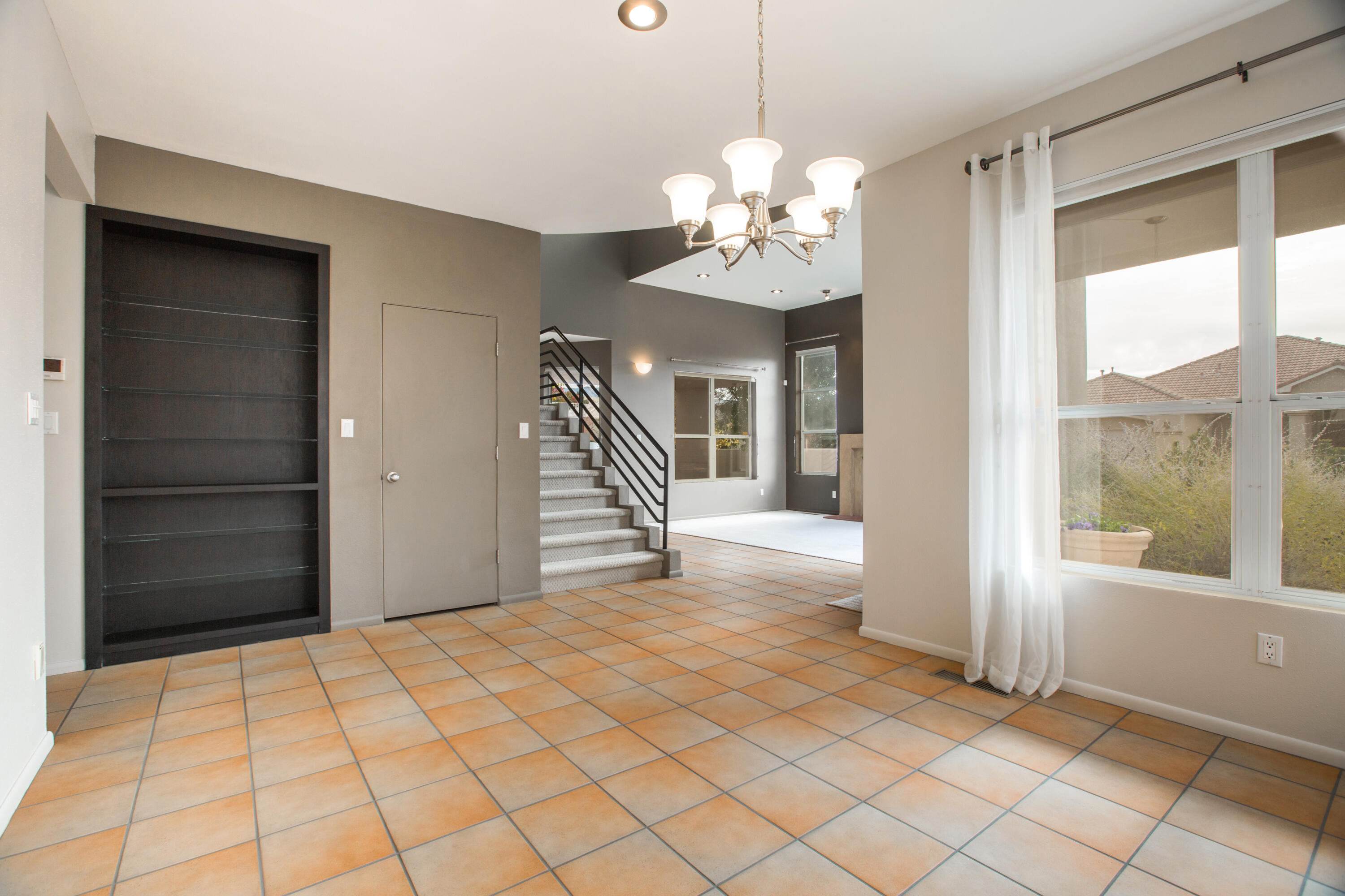 8400 Chateau Drive NE