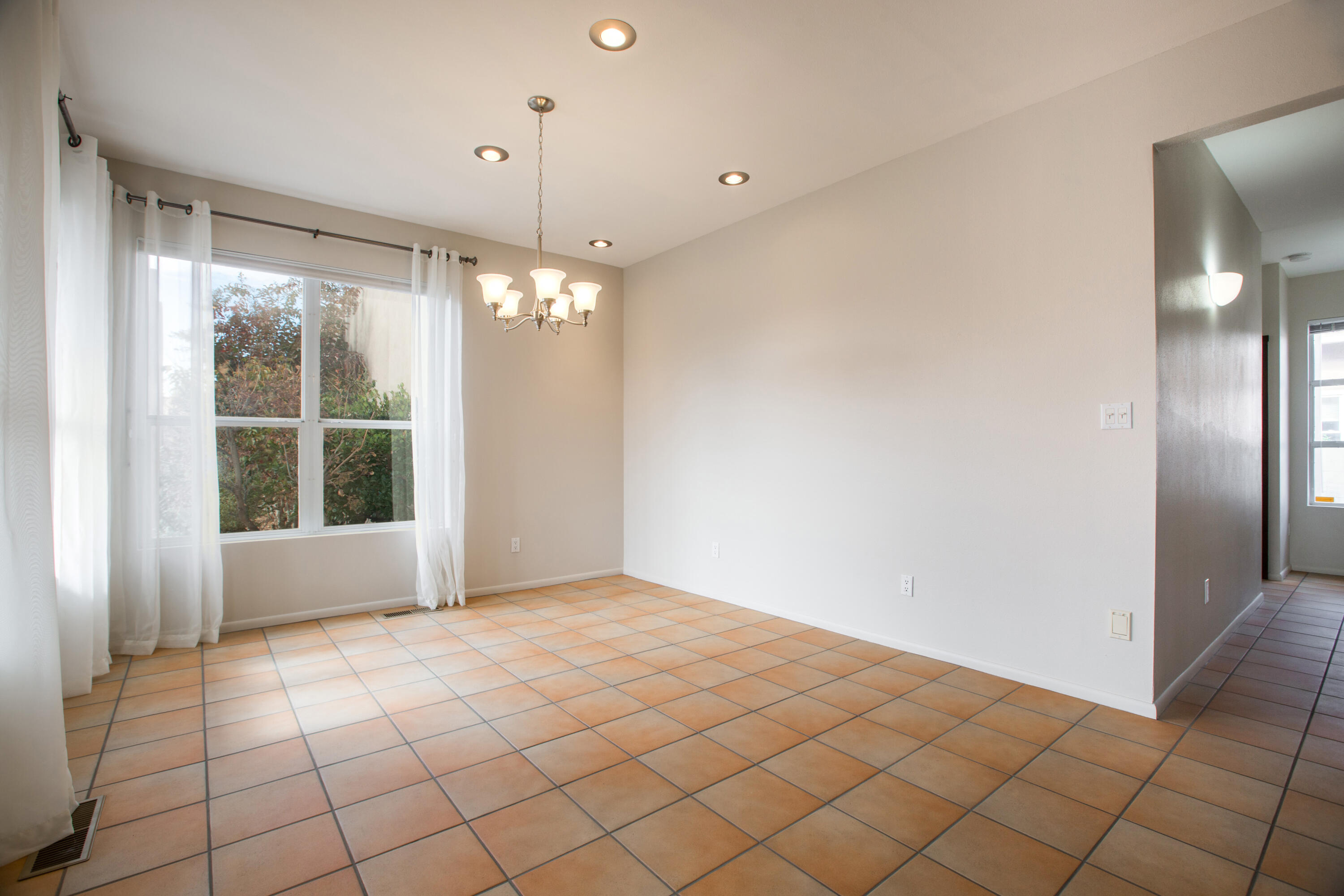 8400 Chateau Drive NE