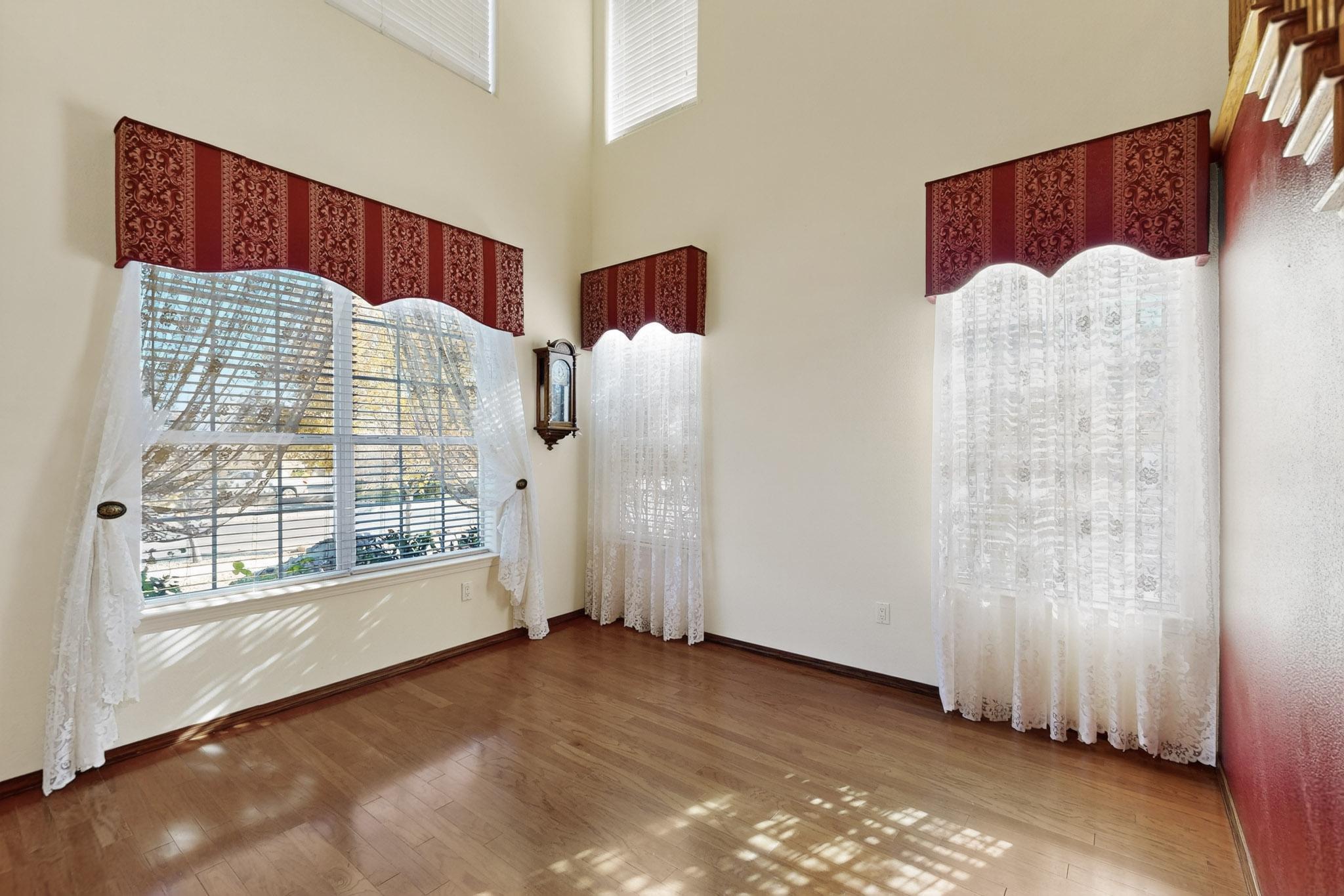 10101 Showlow Street NW