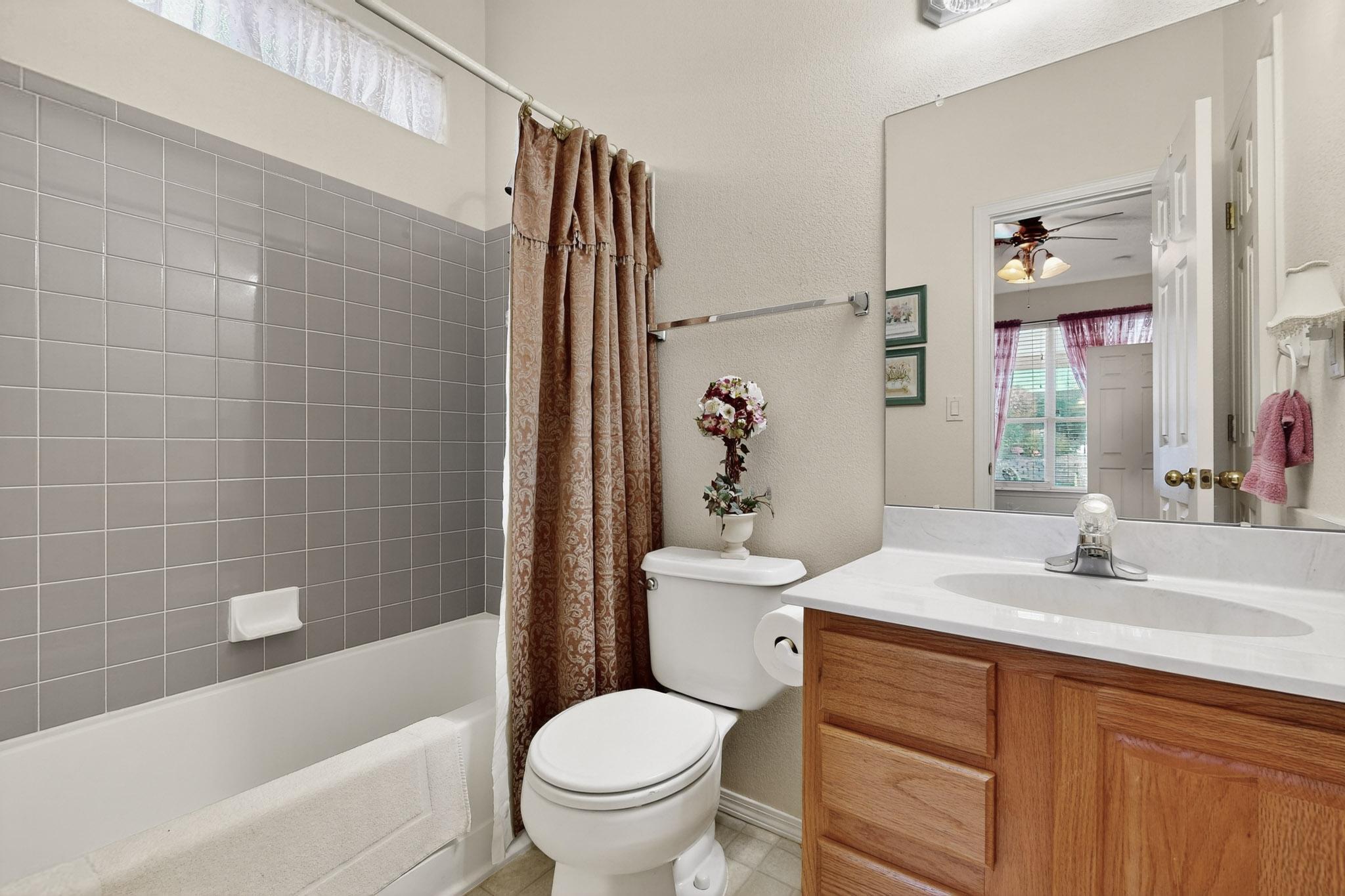 10101 Showlow Street NW