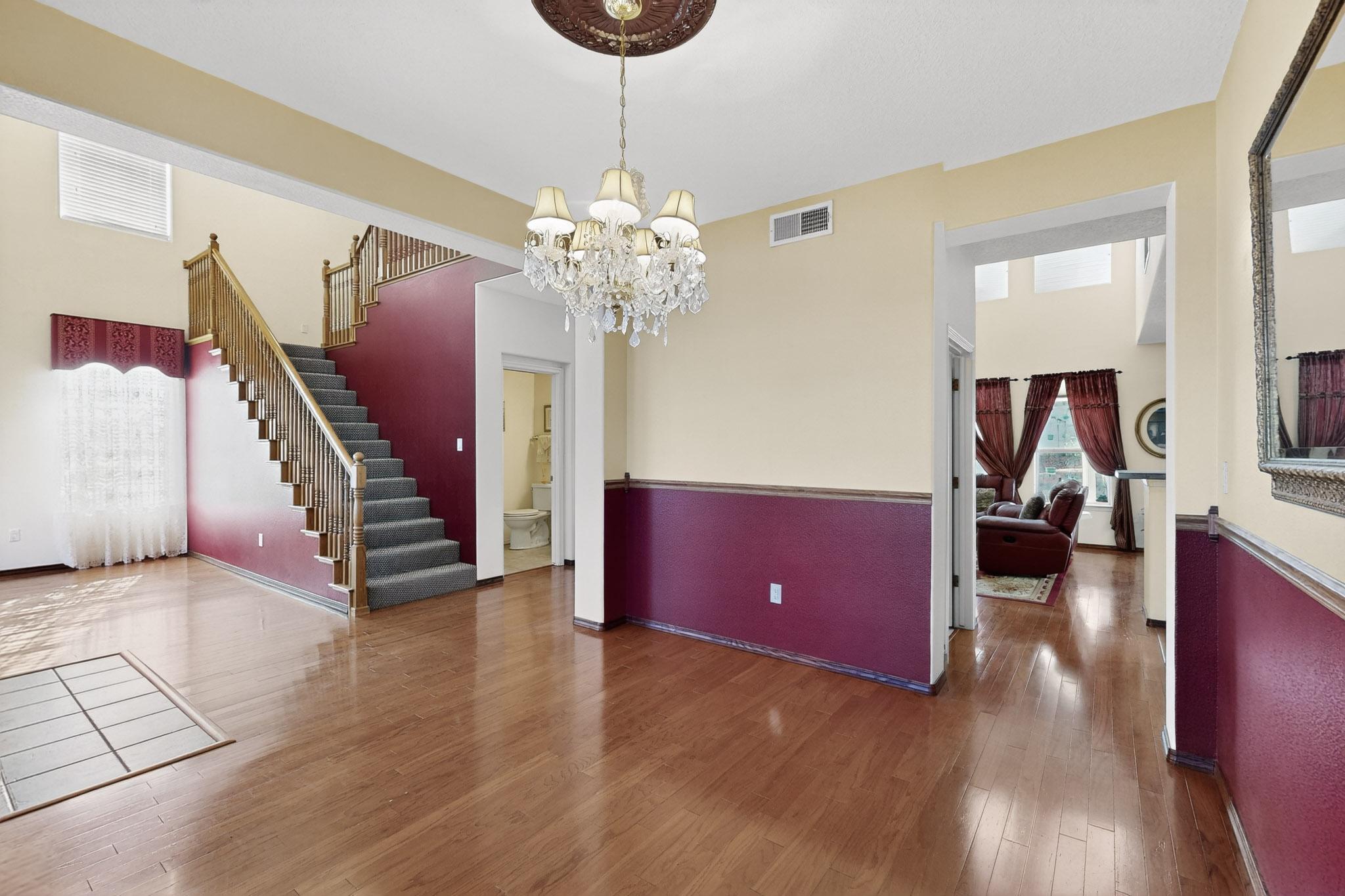 10101 Showlow Street NW