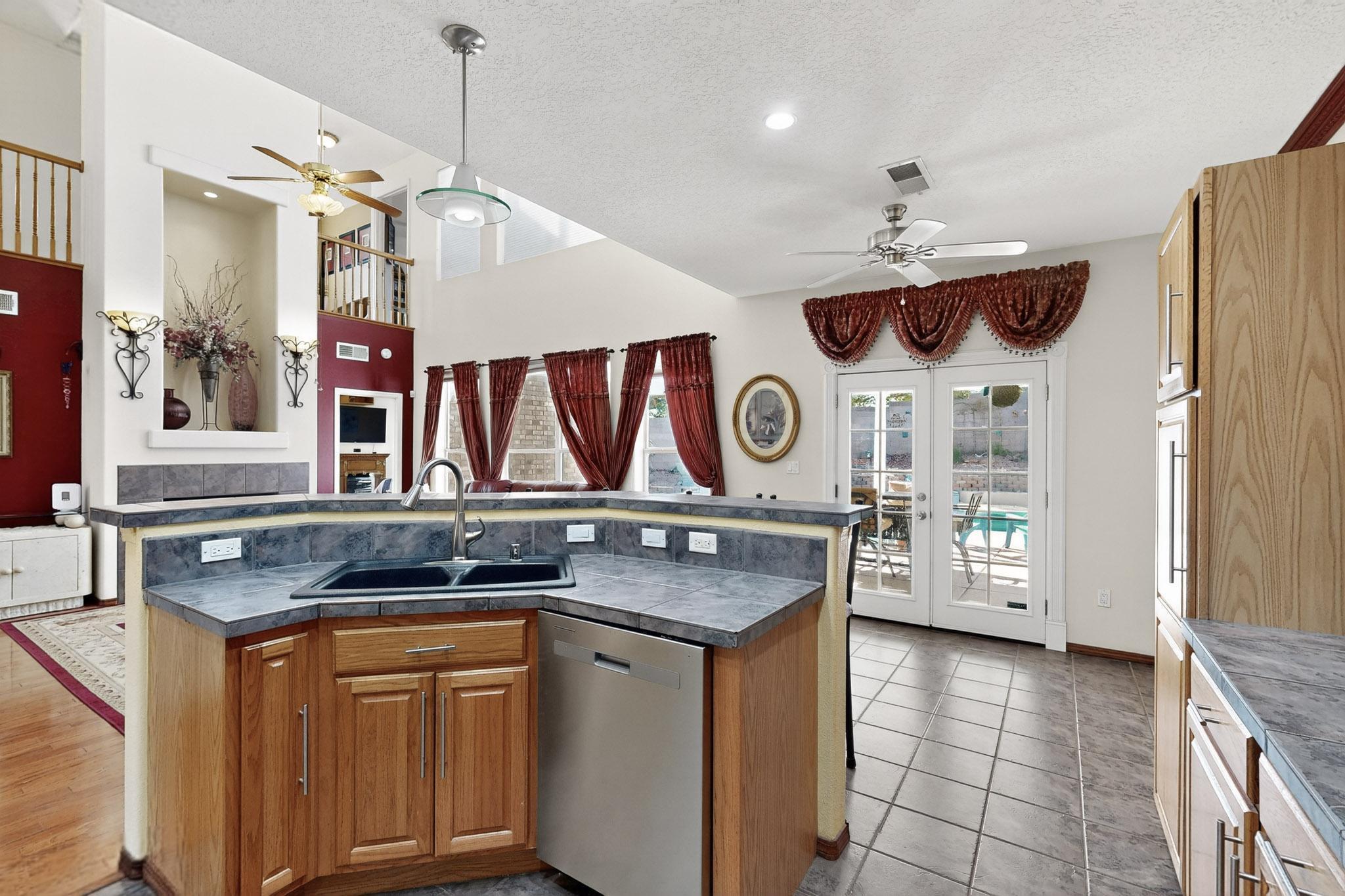 10101 Showlow Street NW