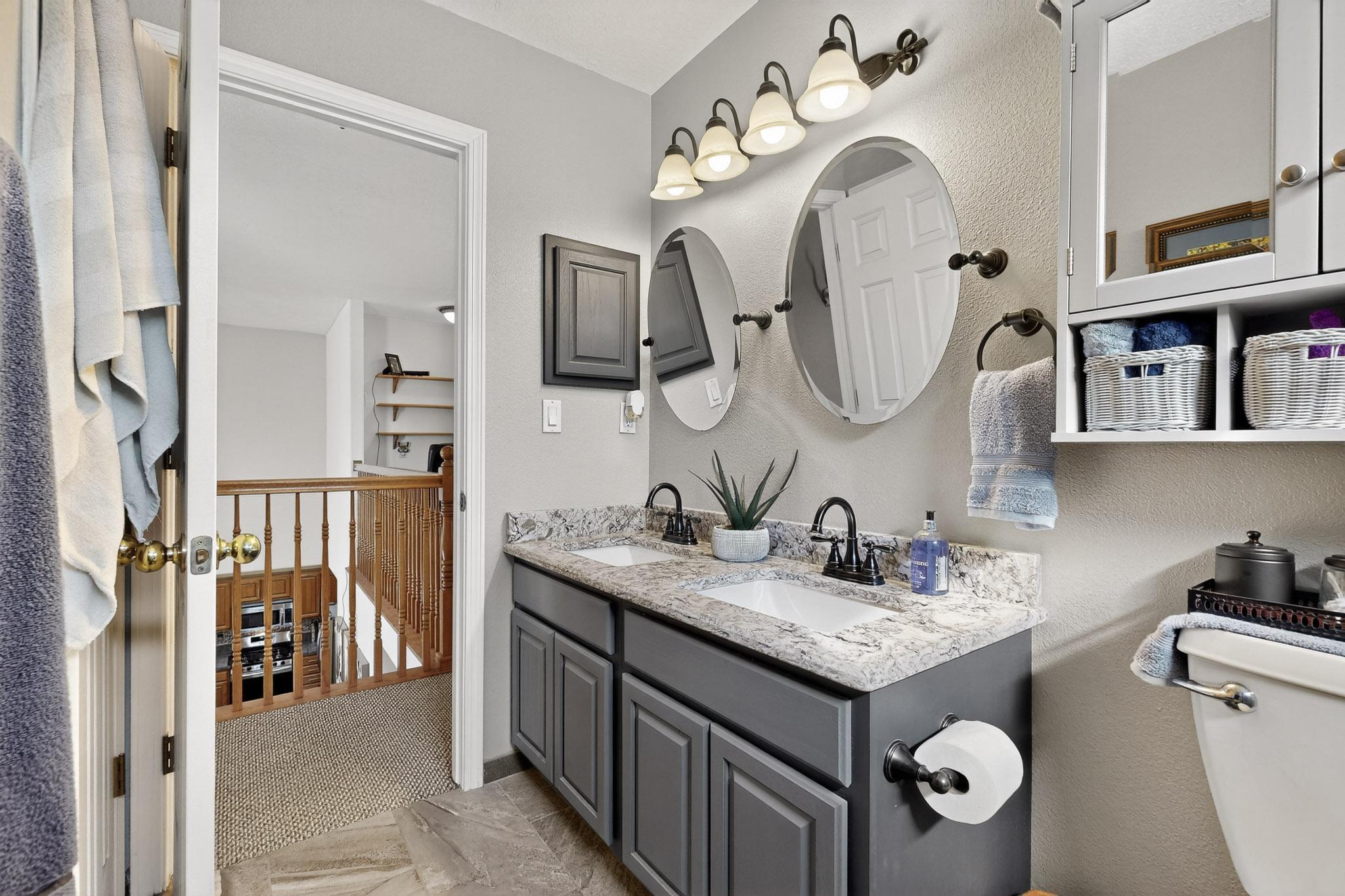 10101 Showlow Street NW