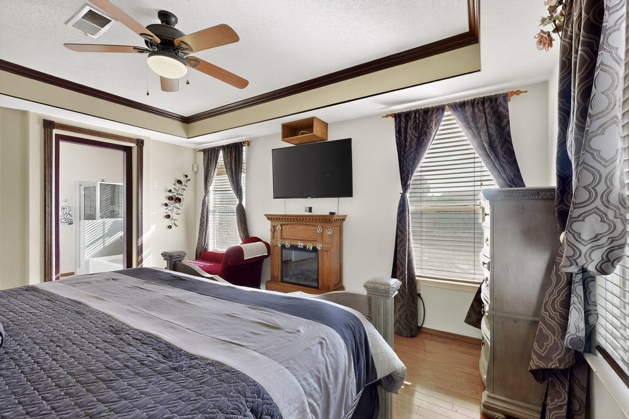 10101 Showlow Street NW