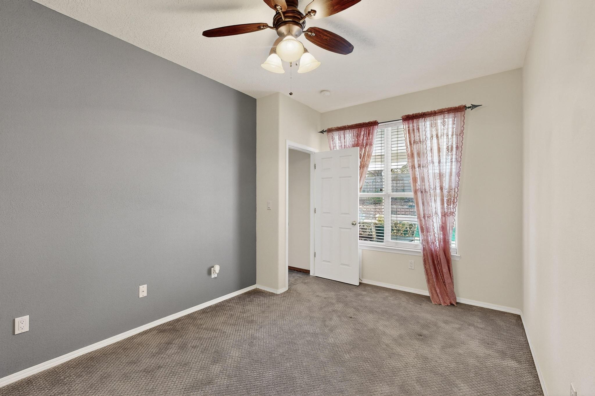 10101 Showlow Street NW