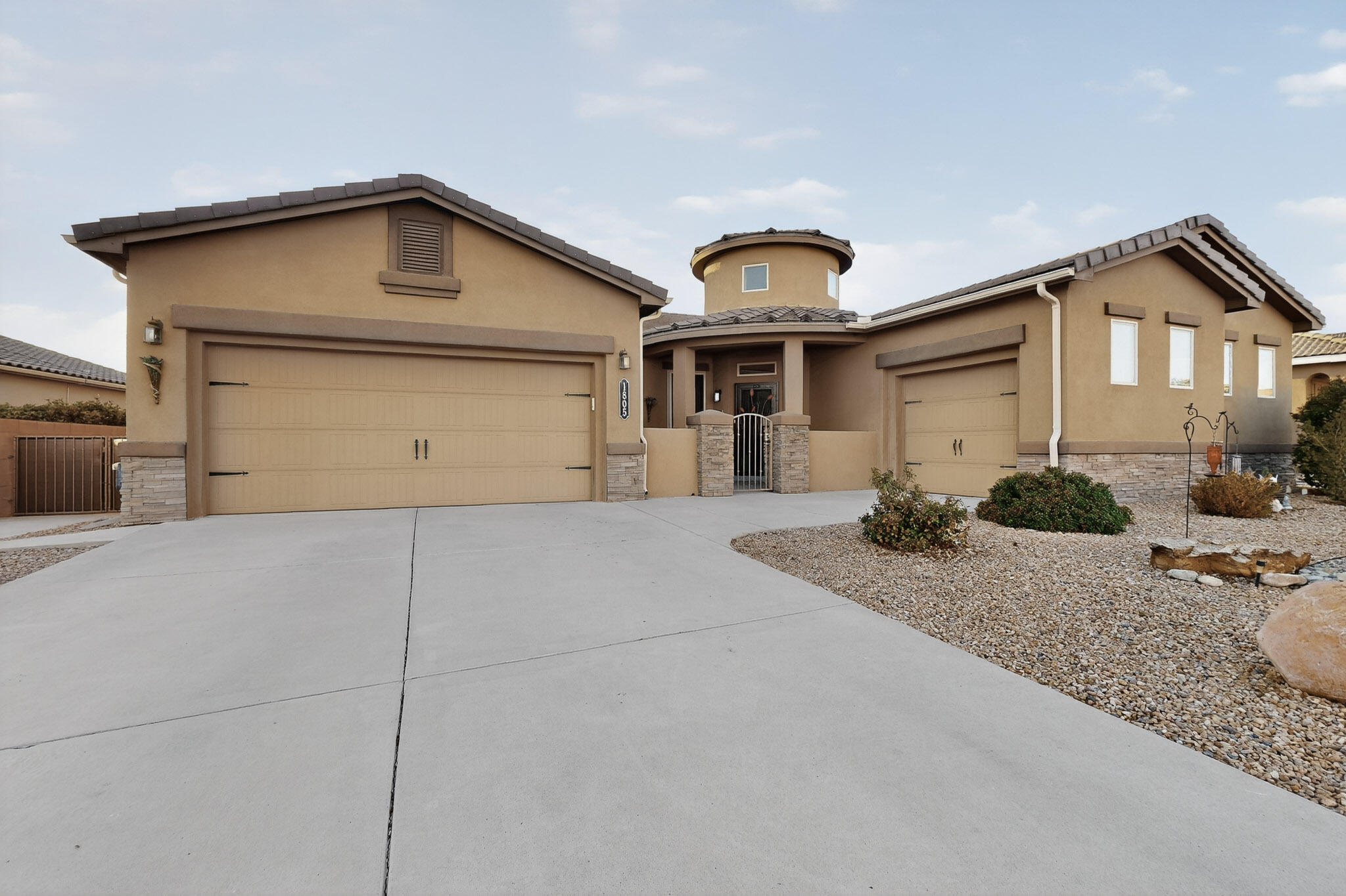 1805 Vista De Colinas Drive SE