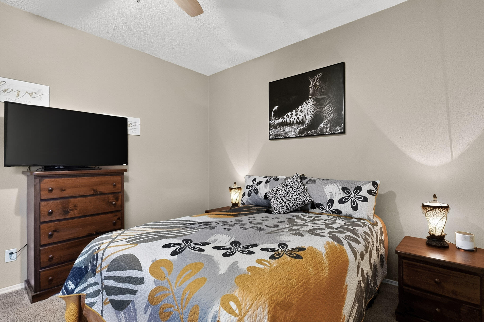 1805 Vista De Colinas Drive SE