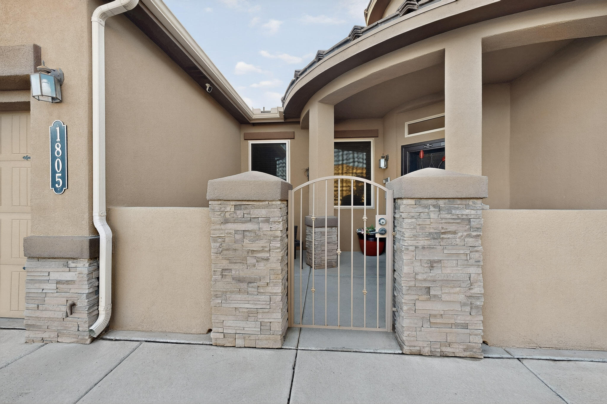 1805 Vista De Colinas Drive SE