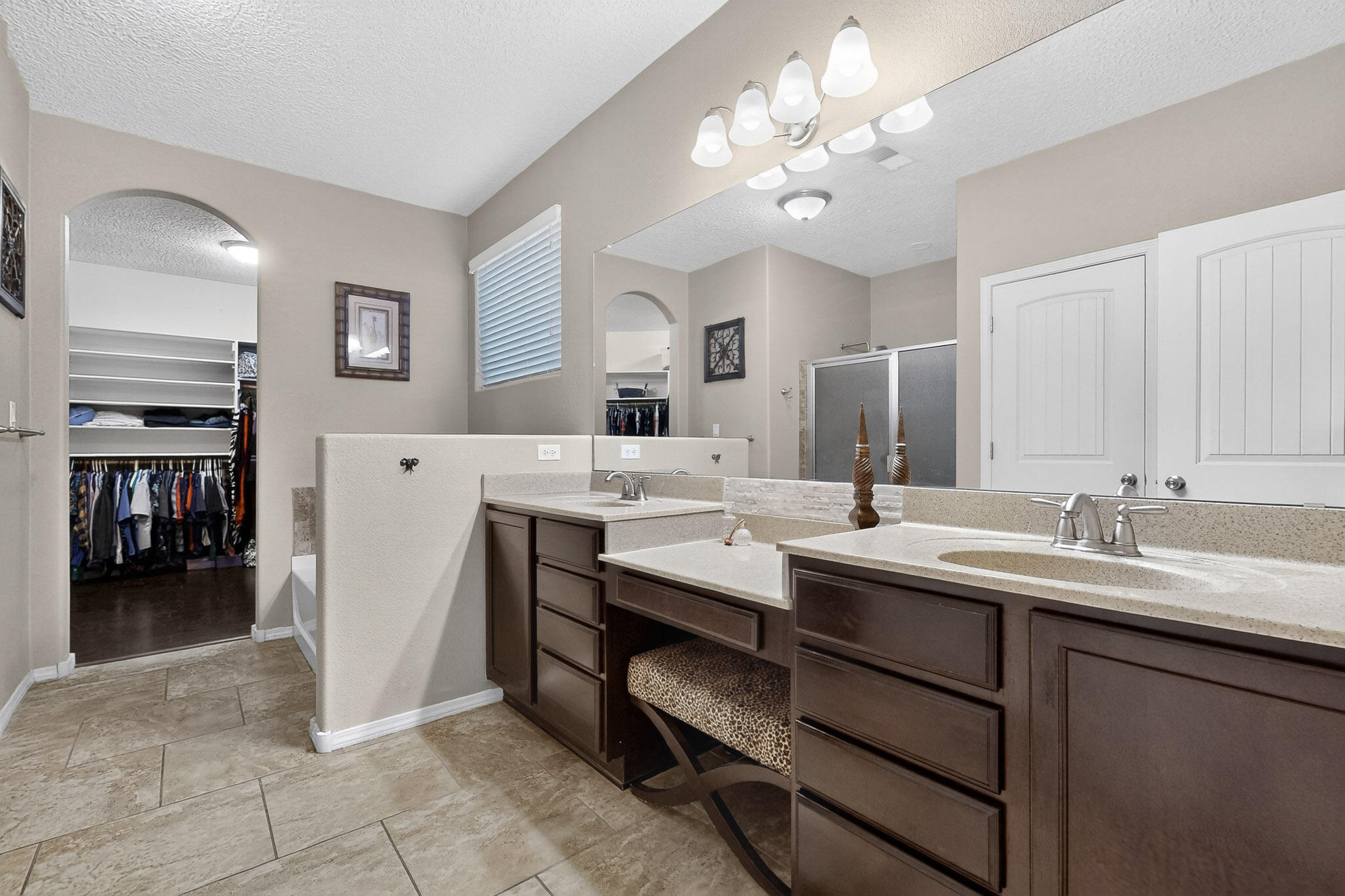 1805 Vista De Colinas Drive SE