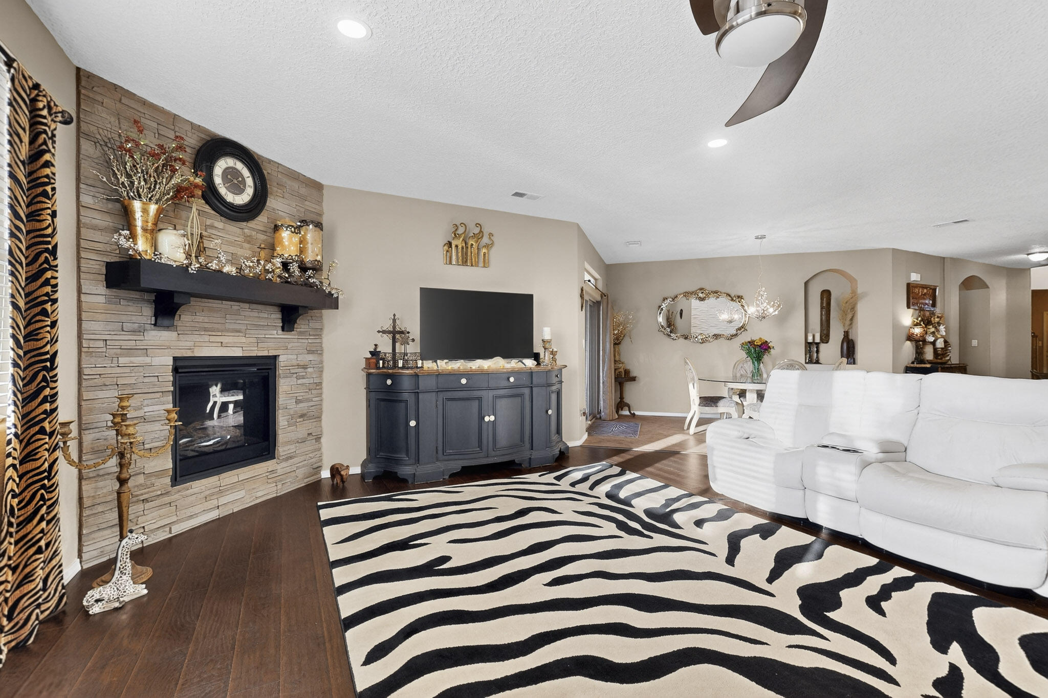 1805 Vista De Colinas Drive SE