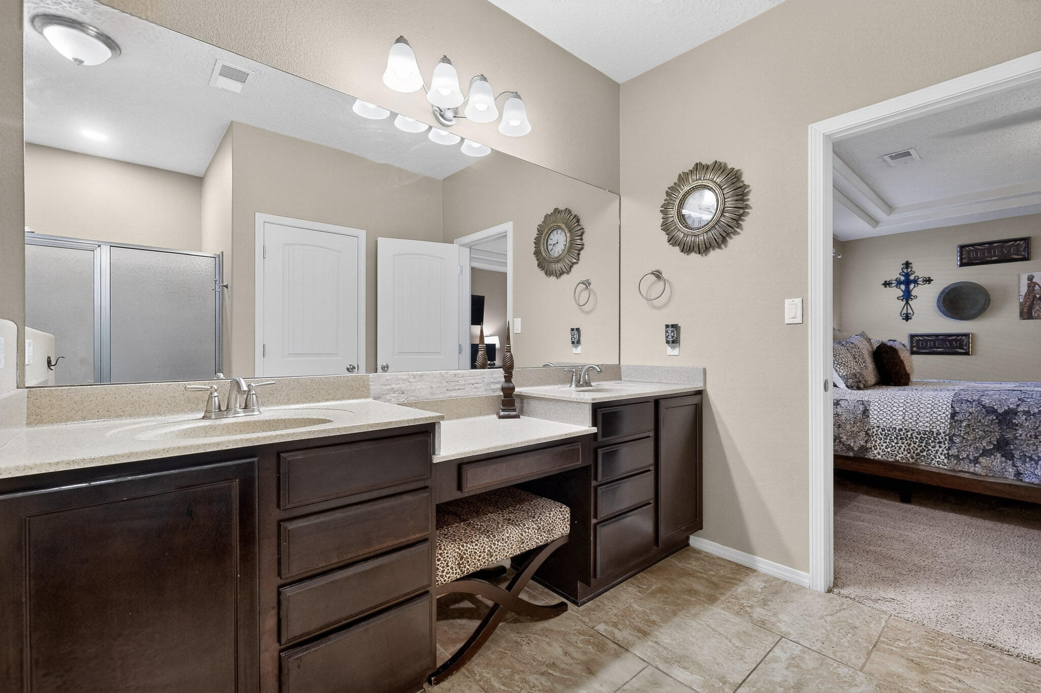 1805 Vista De Colinas Drive SE