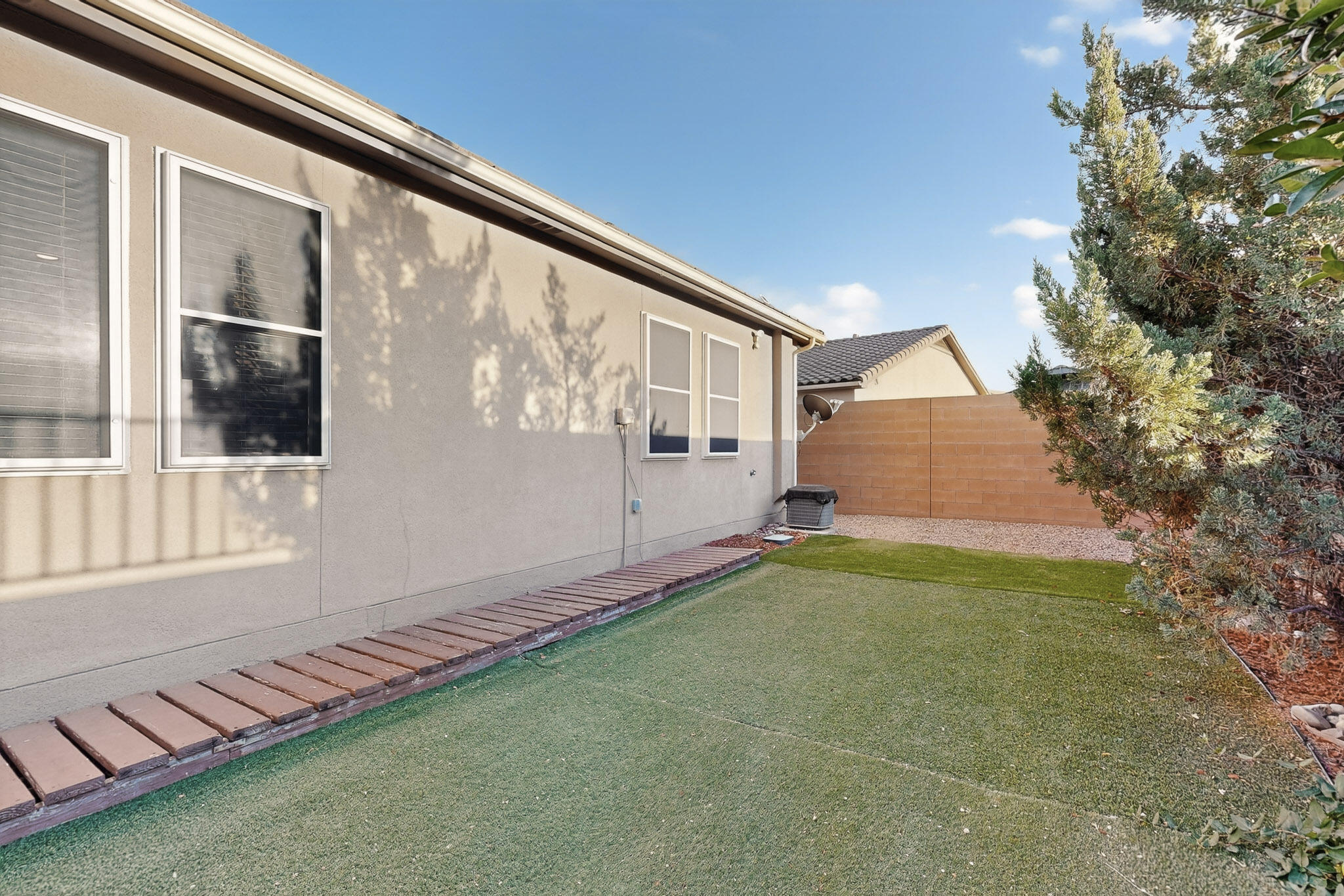 1805 Vista De Colinas Drive SE