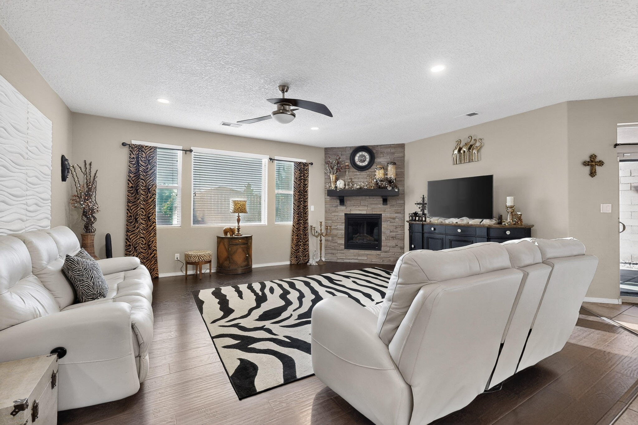 1805 Vista De Colinas Drive SE