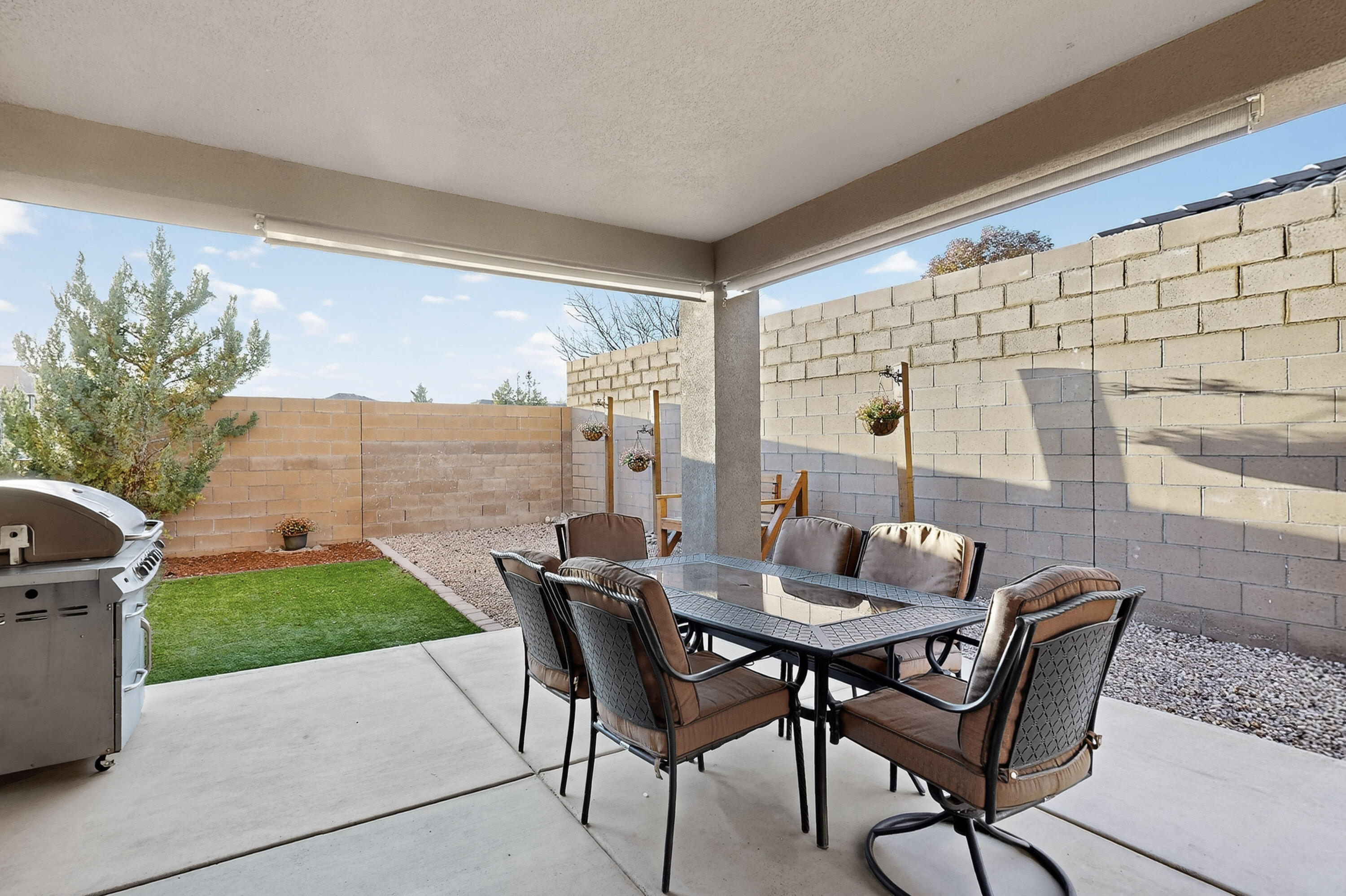 1805 Vista De Colinas Drive SE