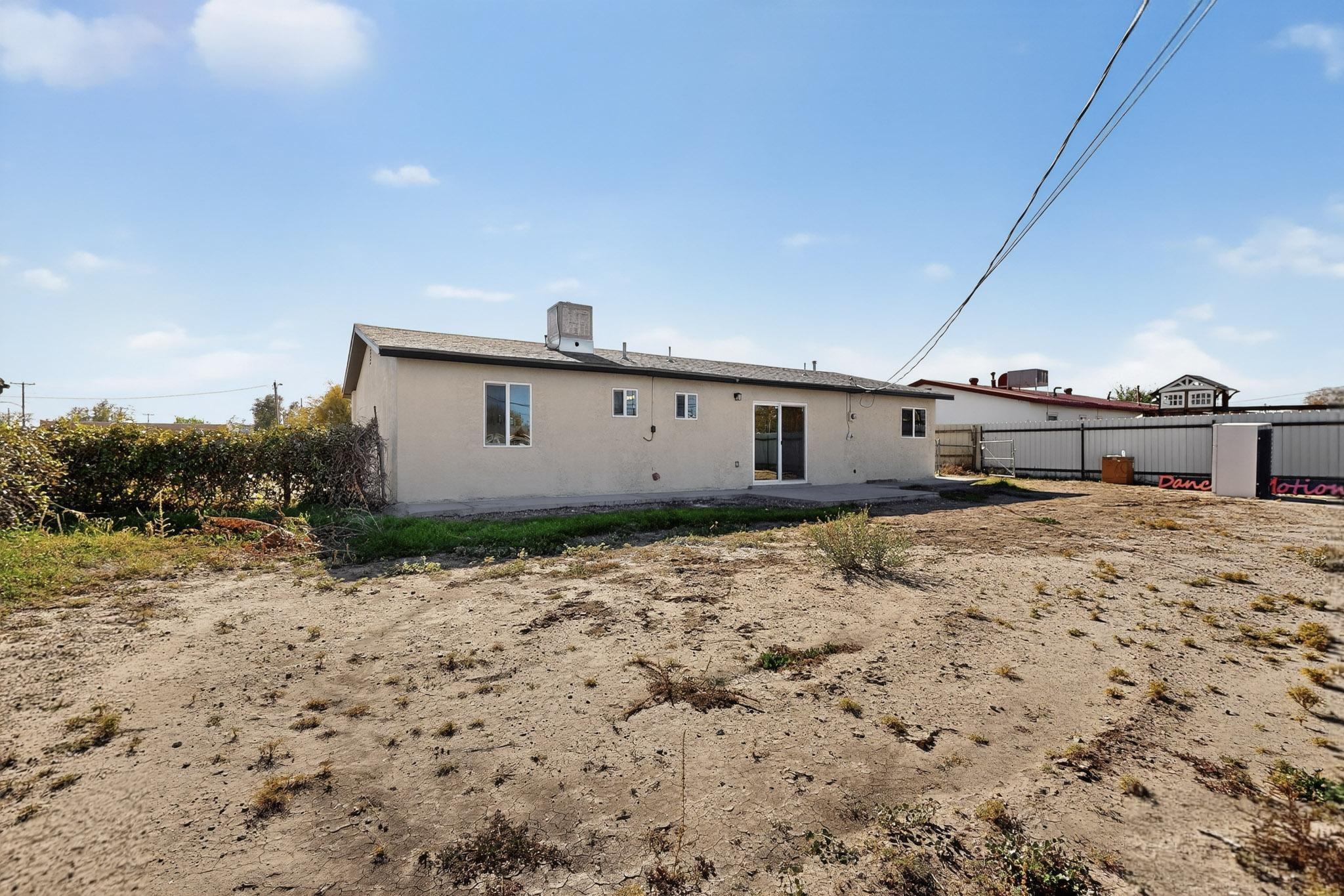 1008 W Ross Avenue