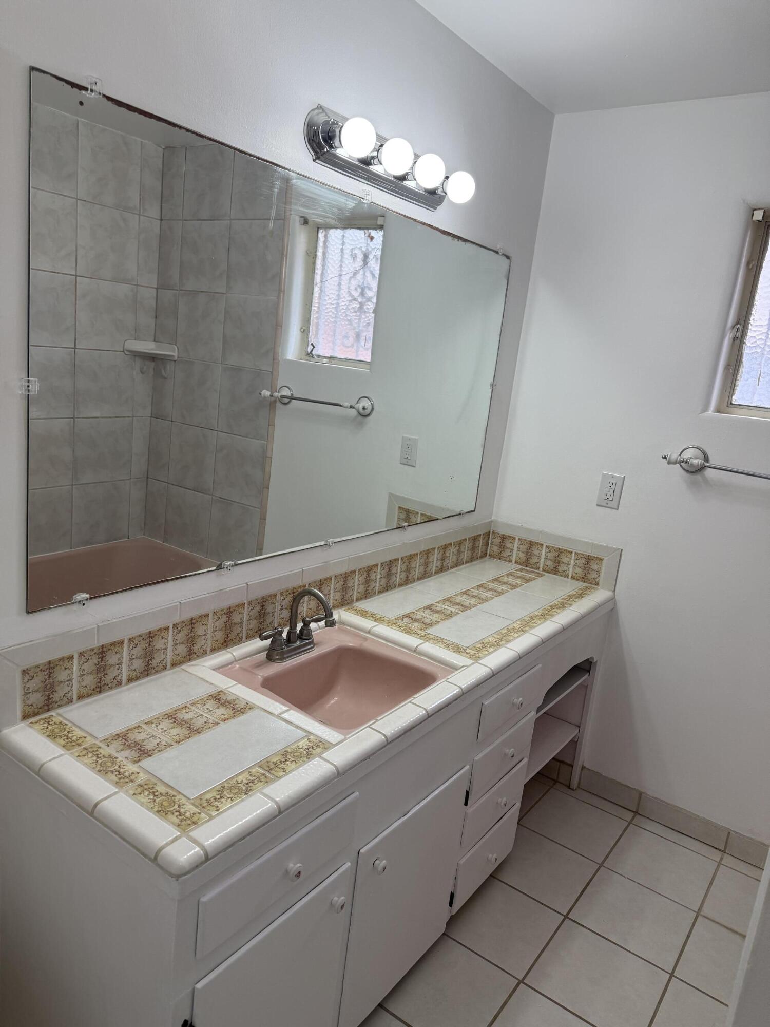 445 Graceland Drive SE