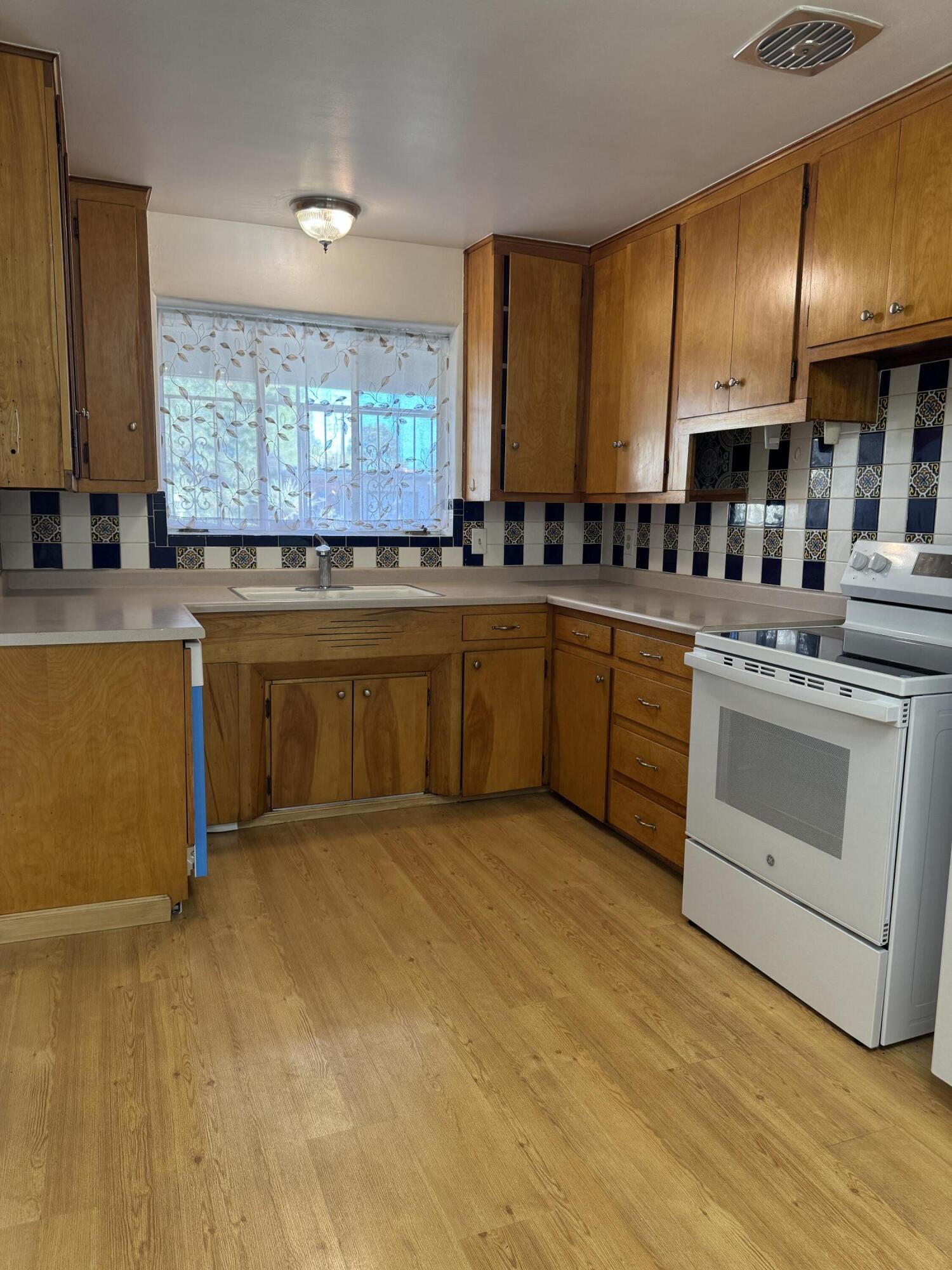 445 Graceland Drive SE