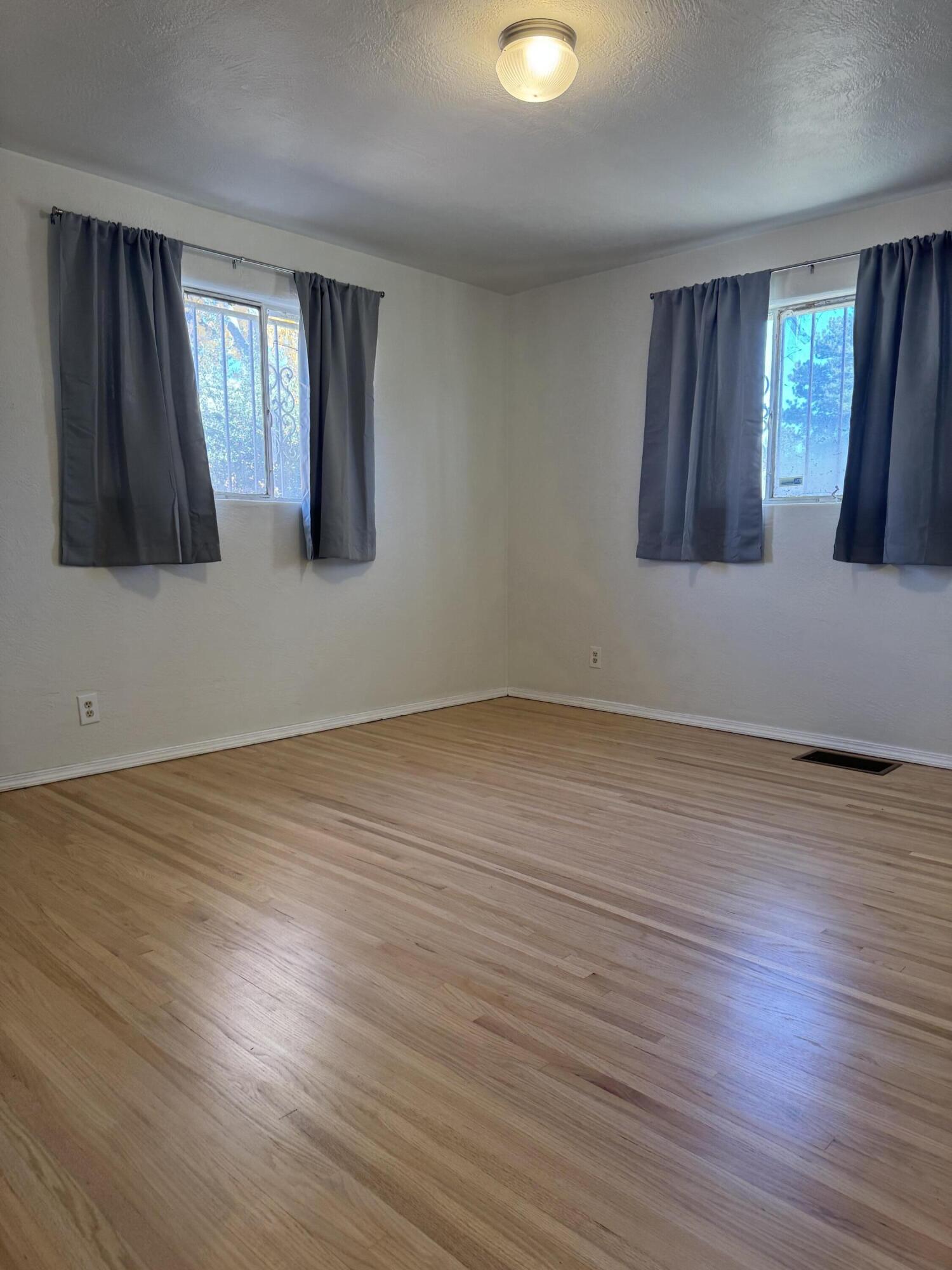 445 Graceland Drive SE