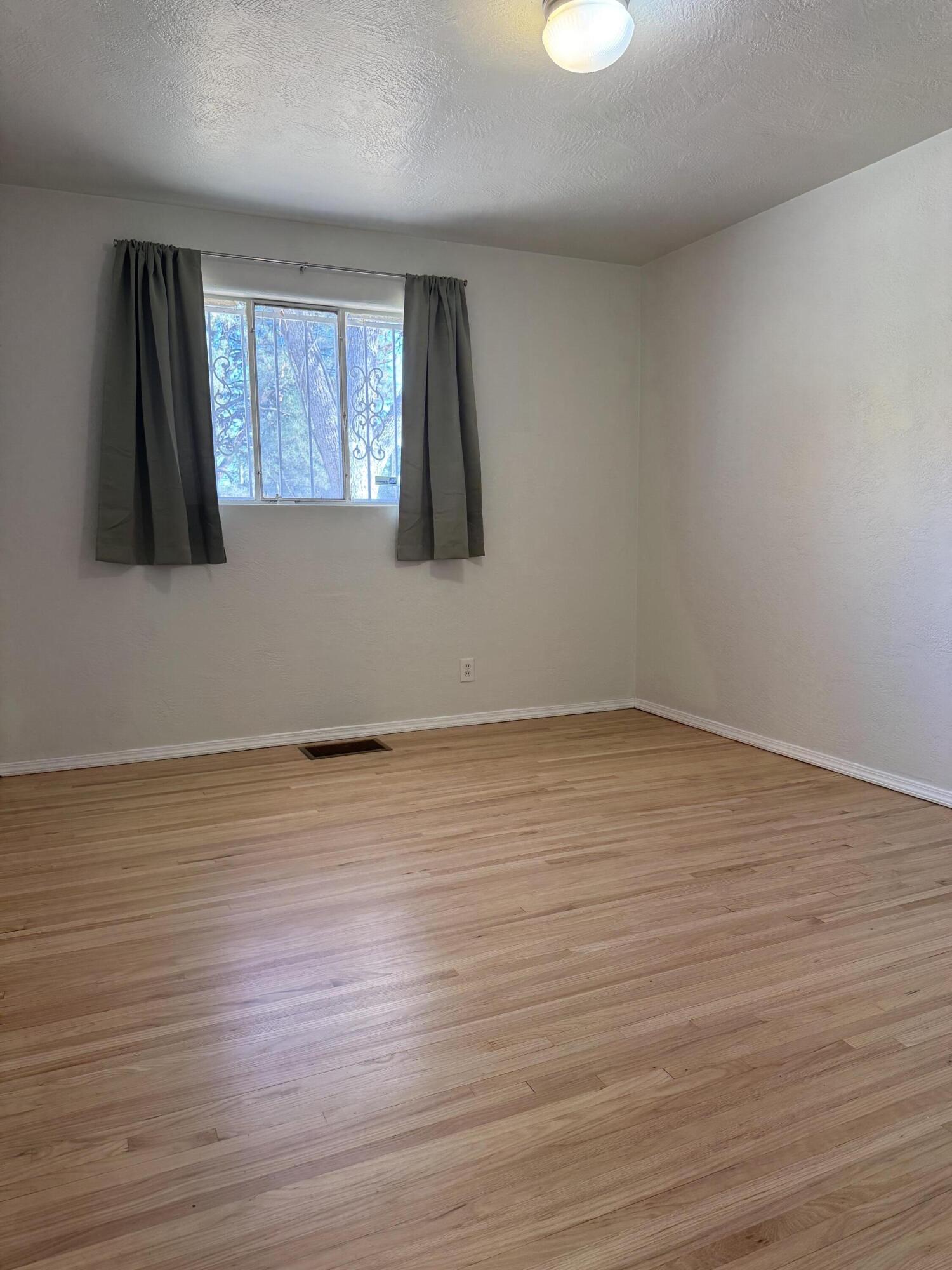 445 Graceland Drive SE