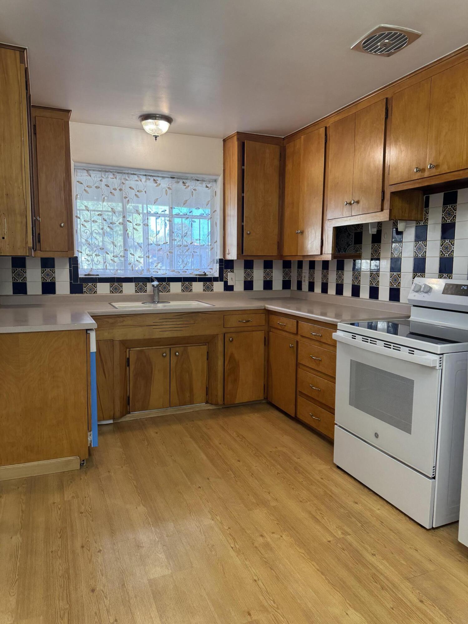 445 Graceland Drive SE