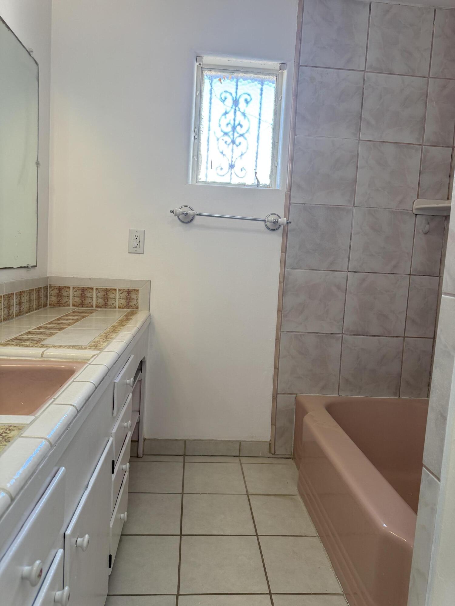 445 Graceland Drive SE