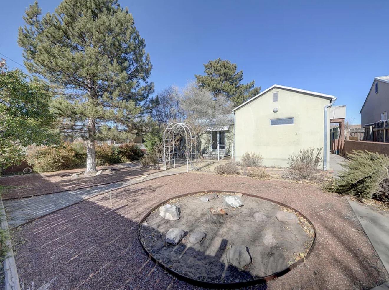 2920 Santa Clara Avenue SE