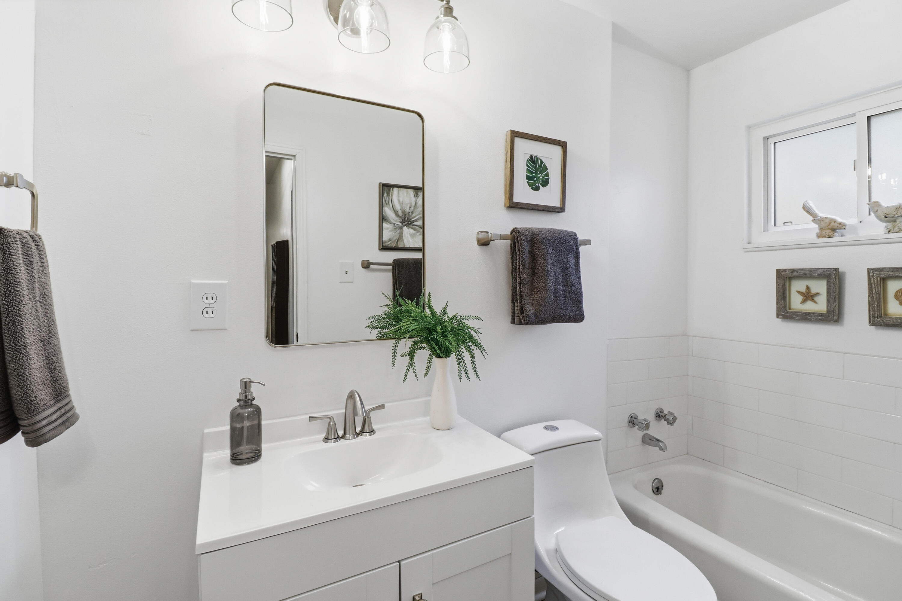 1320 Stanford Drive NE