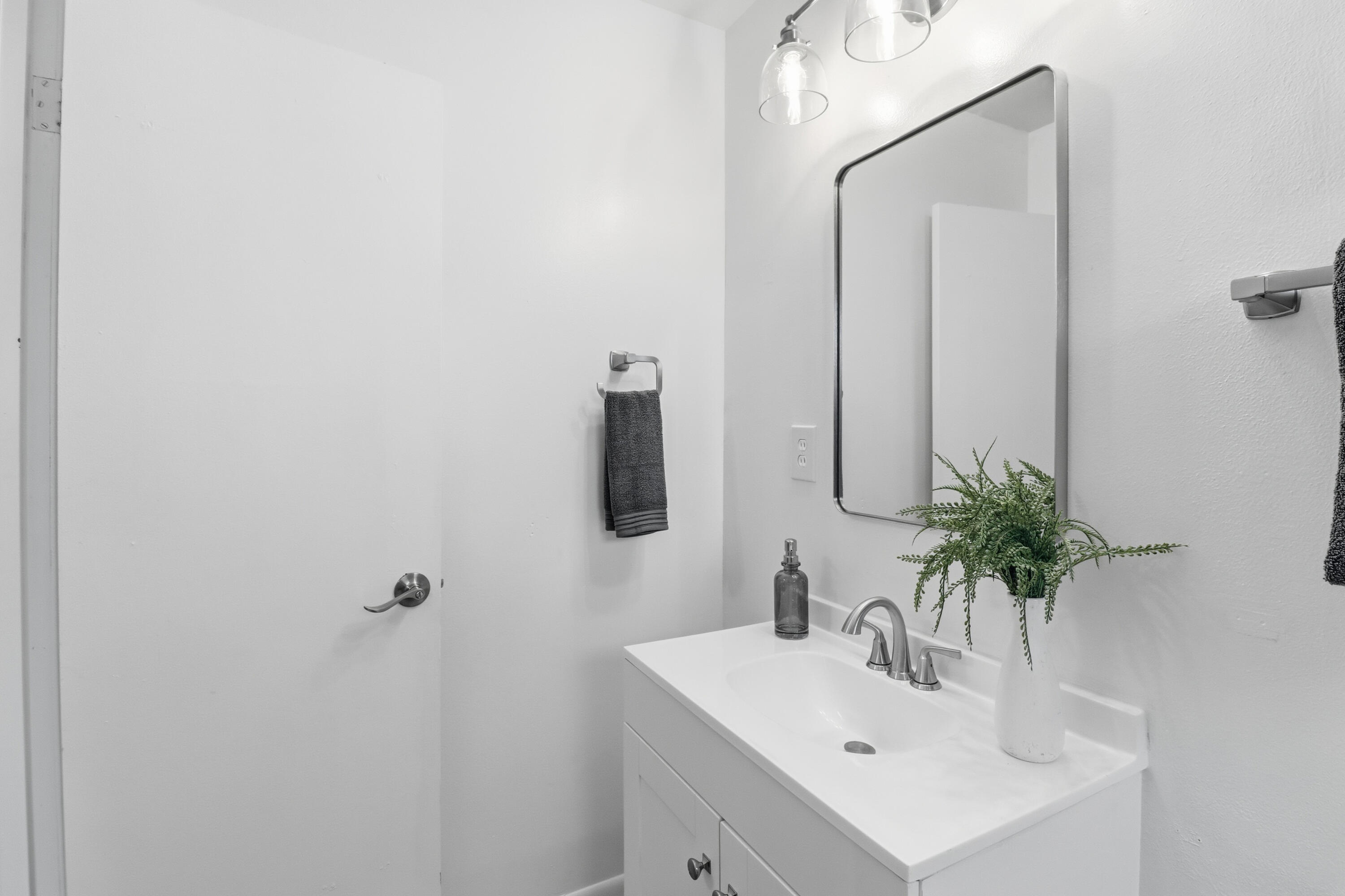 1320 Stanford Drive NE