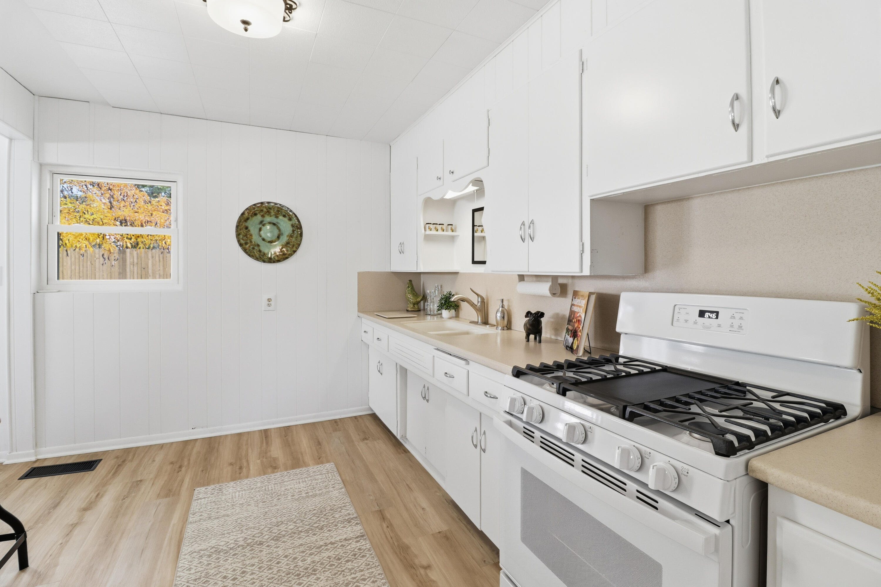 1320 Stanford Drive NE