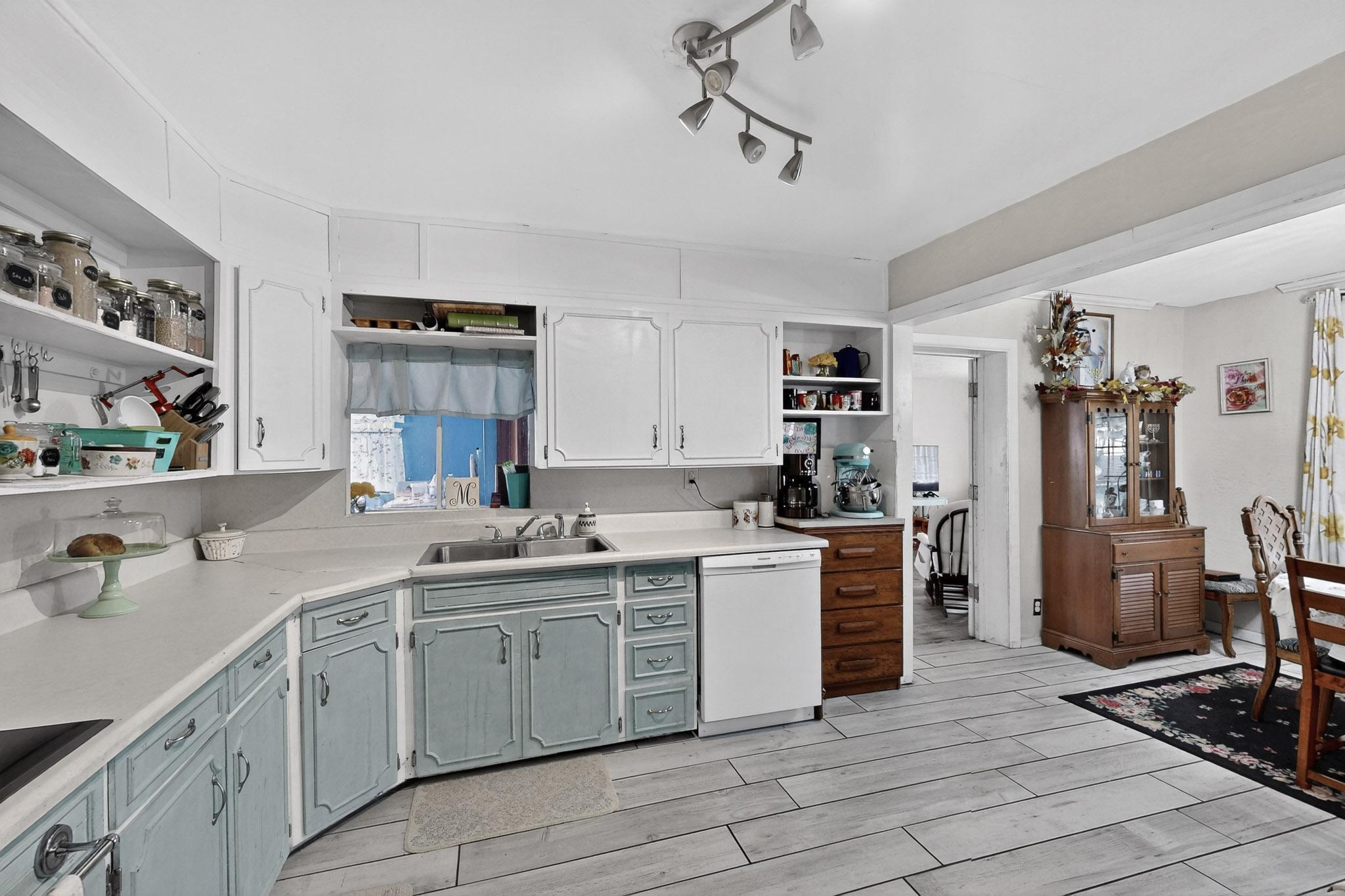 821 WHITING Road SW