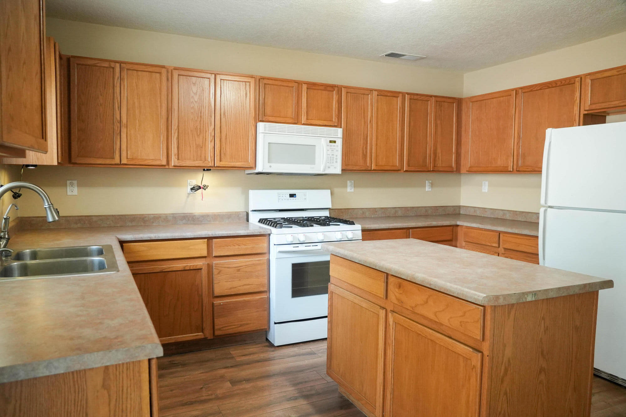 7455 Redpoll Road NW