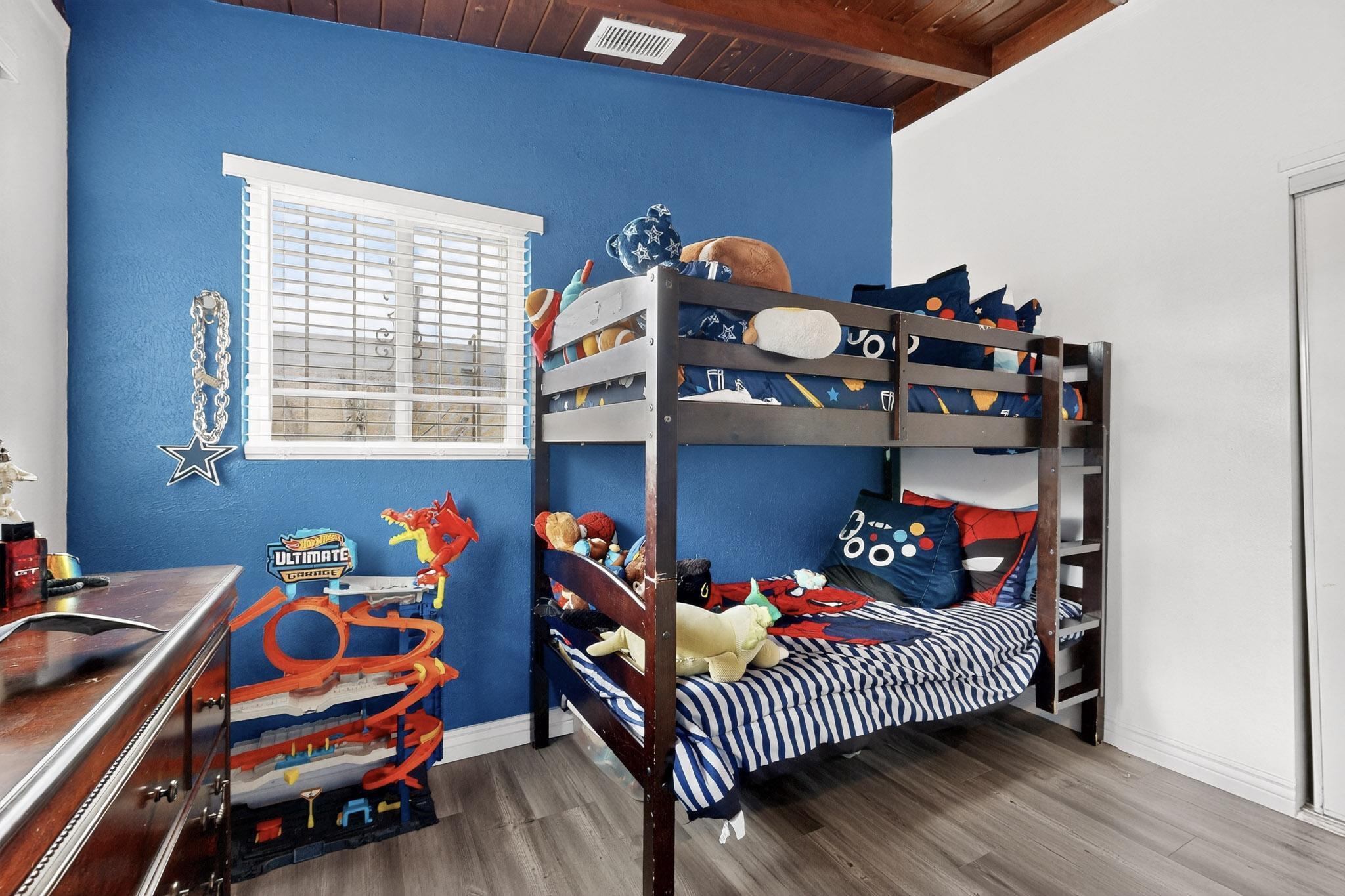 1212 Gretta Street NE