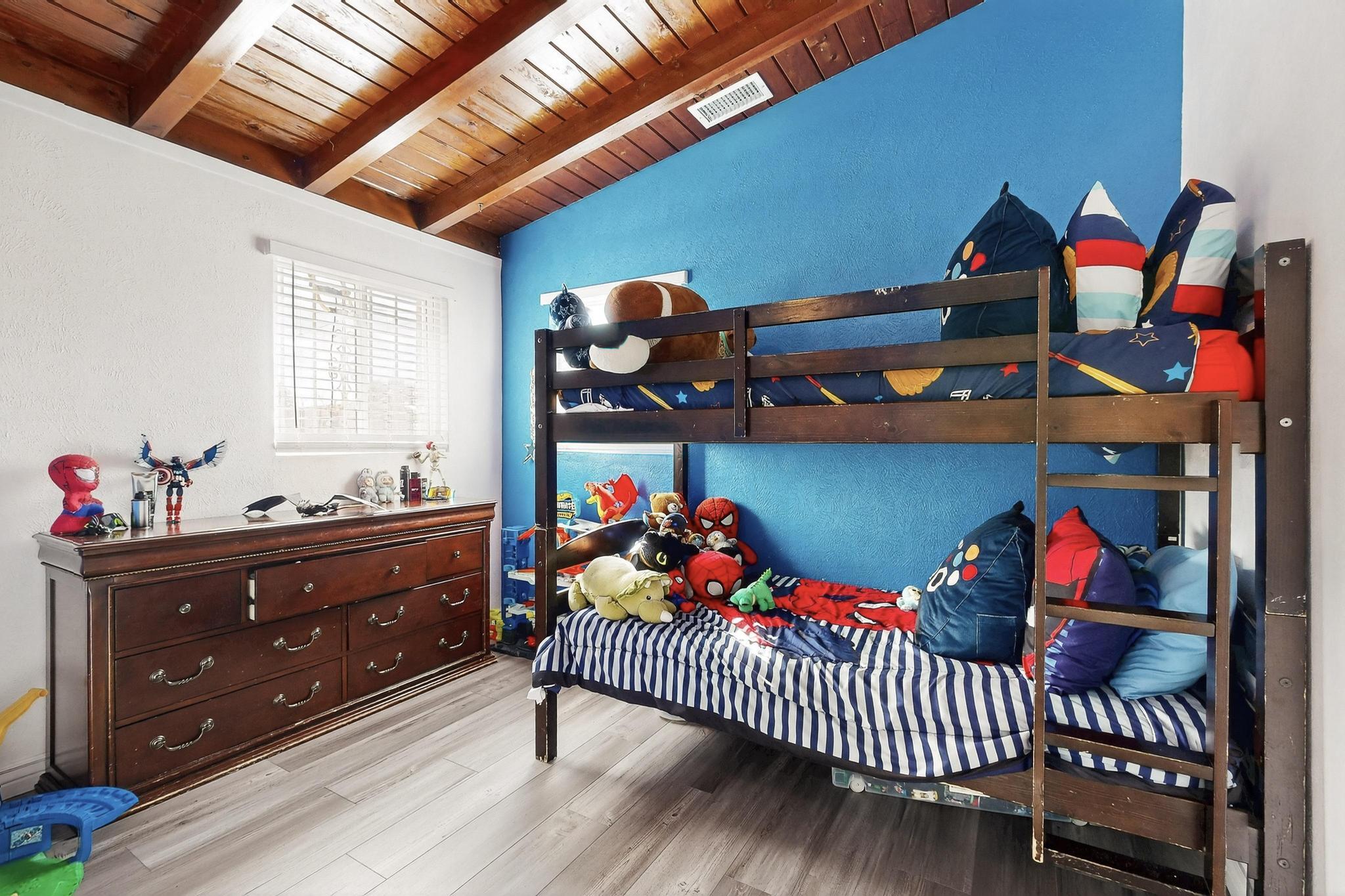 1212 Gretta Street NE