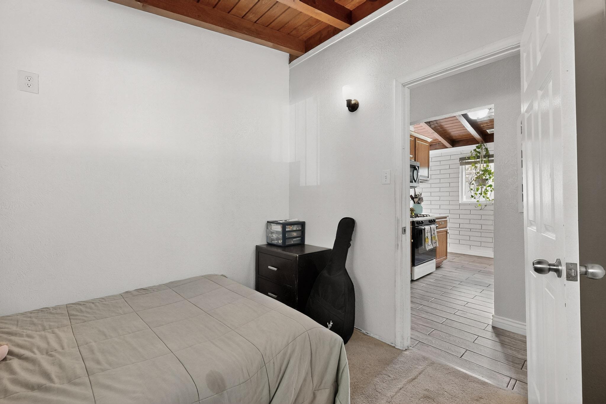 1212 Gretta Street NE