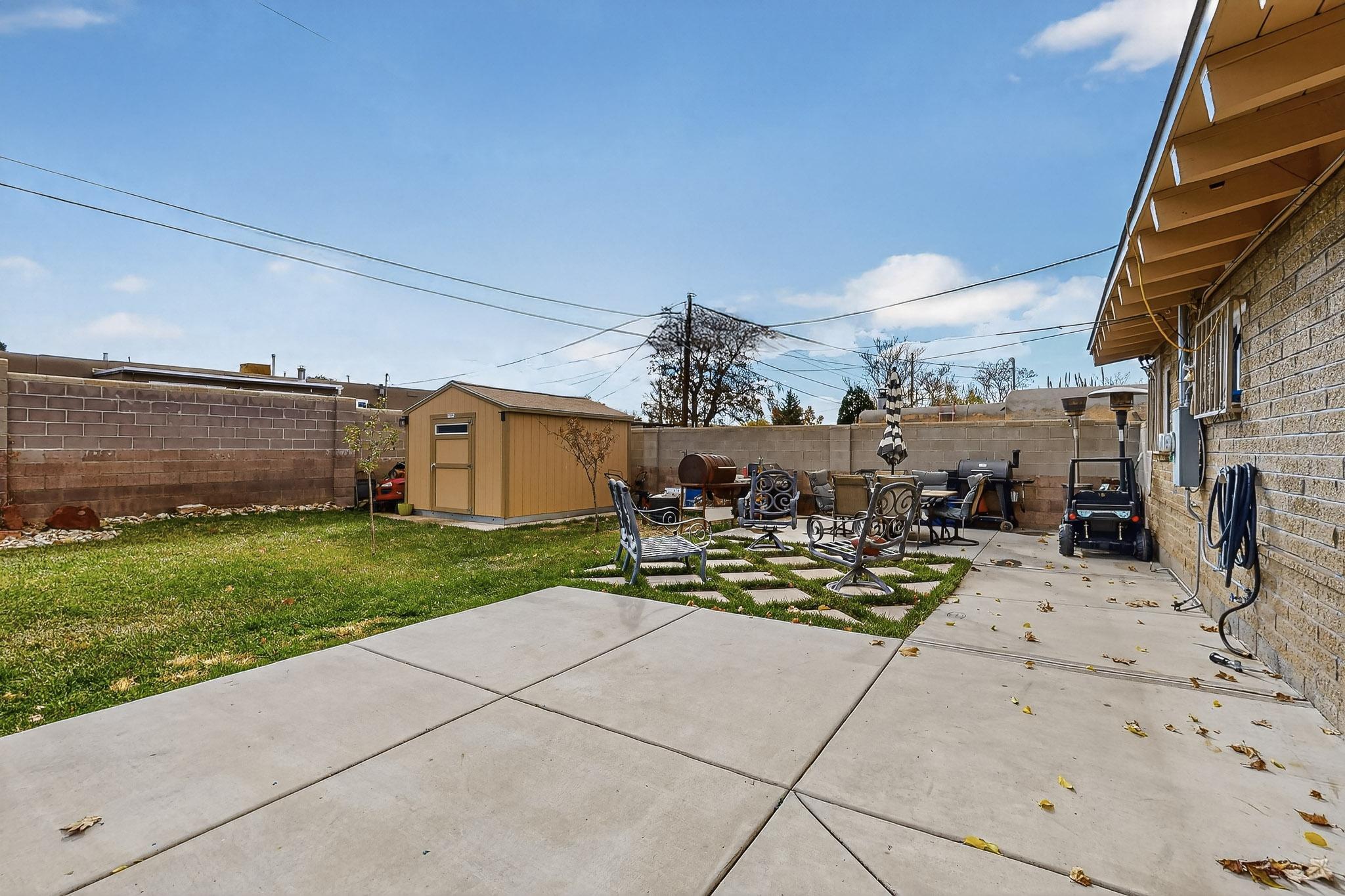 1212 Gretta Street NE